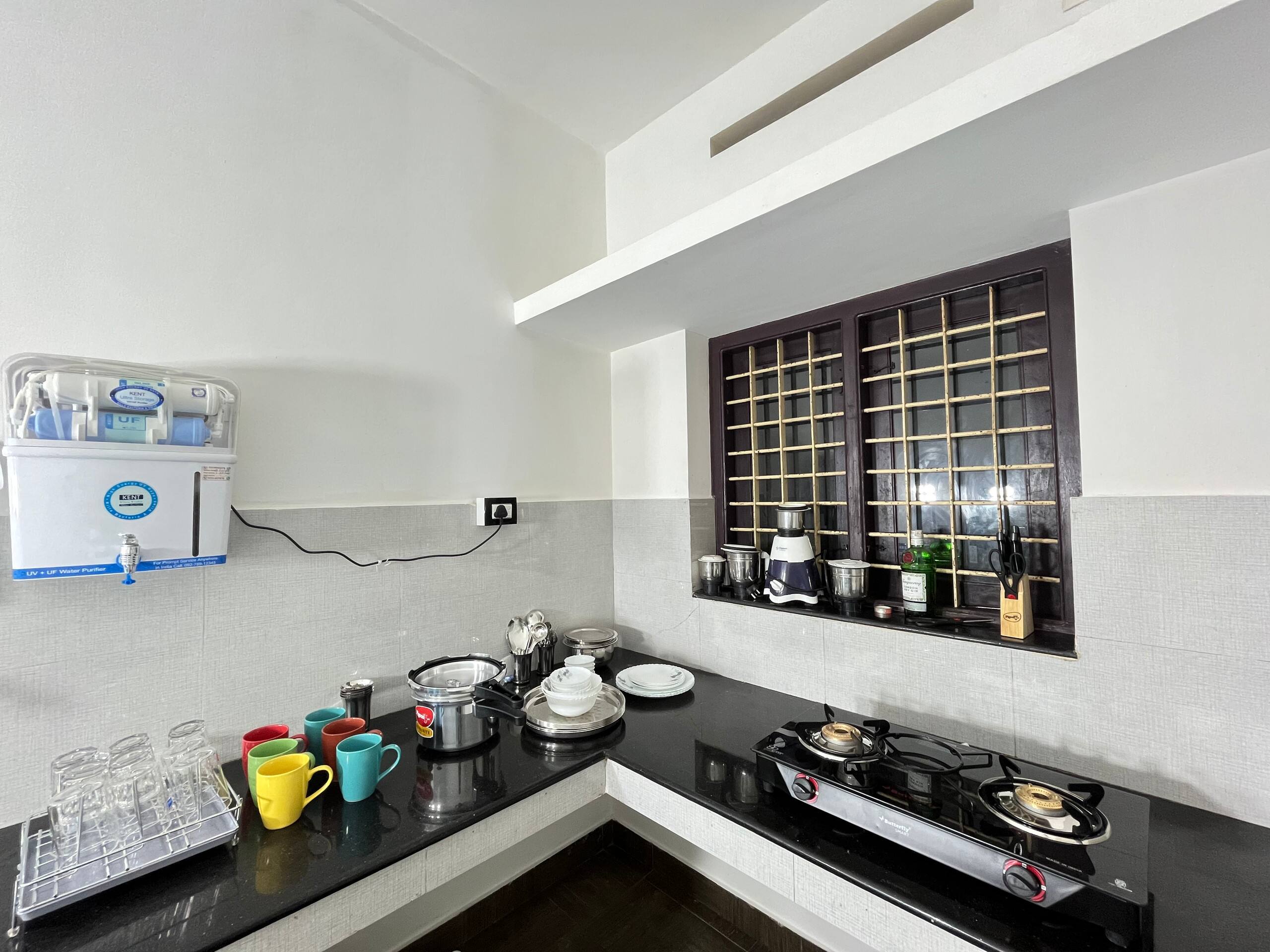 VAR- Coastal Haus 5 Min to Beach, AC 4BHK-Foosball 6