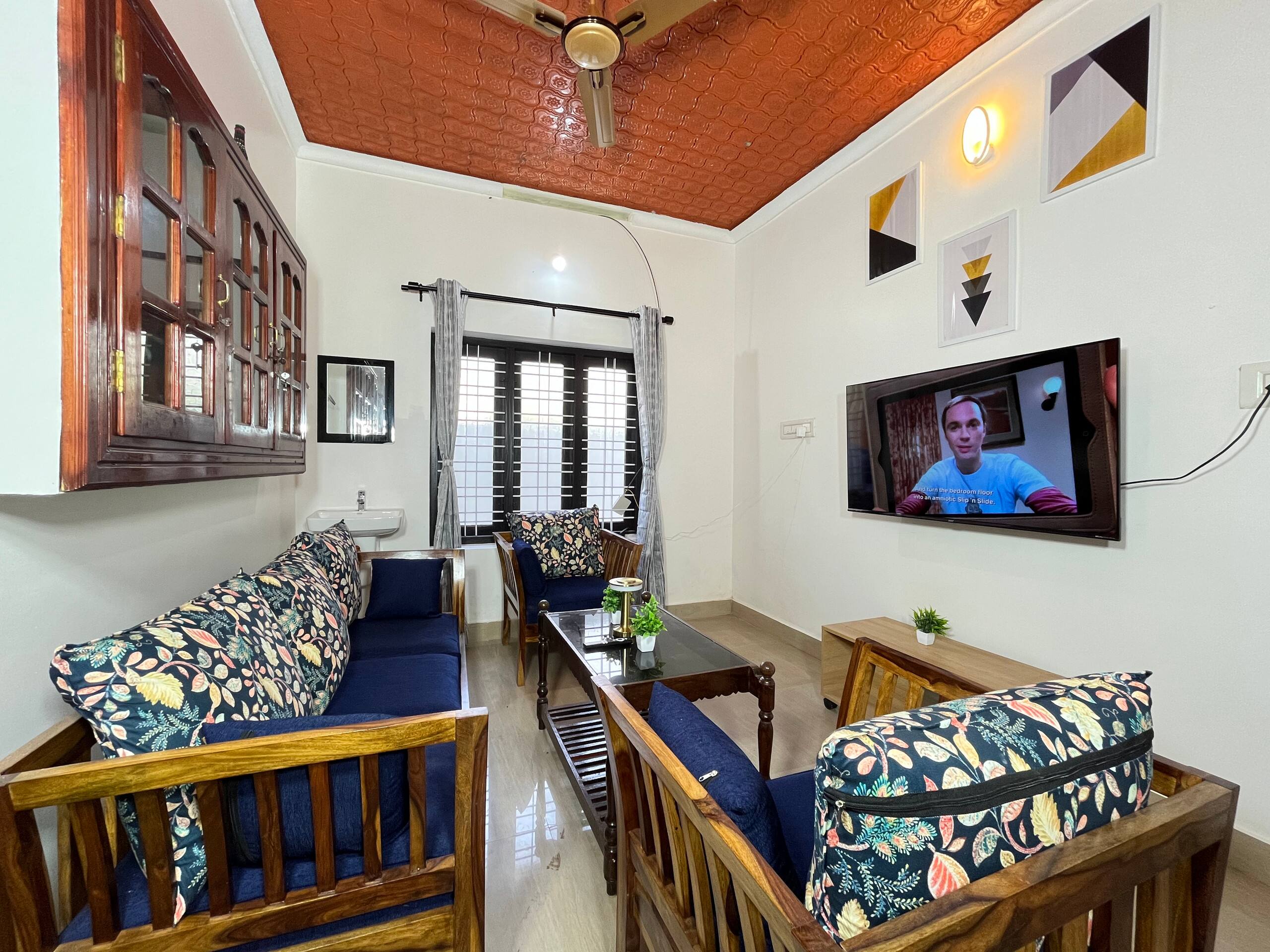 VAR- Coastal Haus 5 Min to Beach, AC 4BHK-Foosball 4