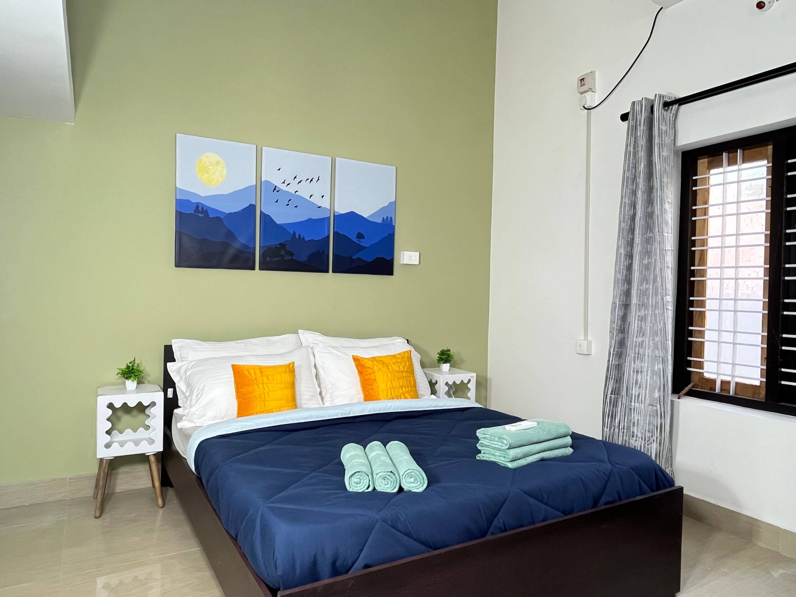 VAR- Coastal Haus 5 Min to Beach, AC 4BHK-Foosball 16