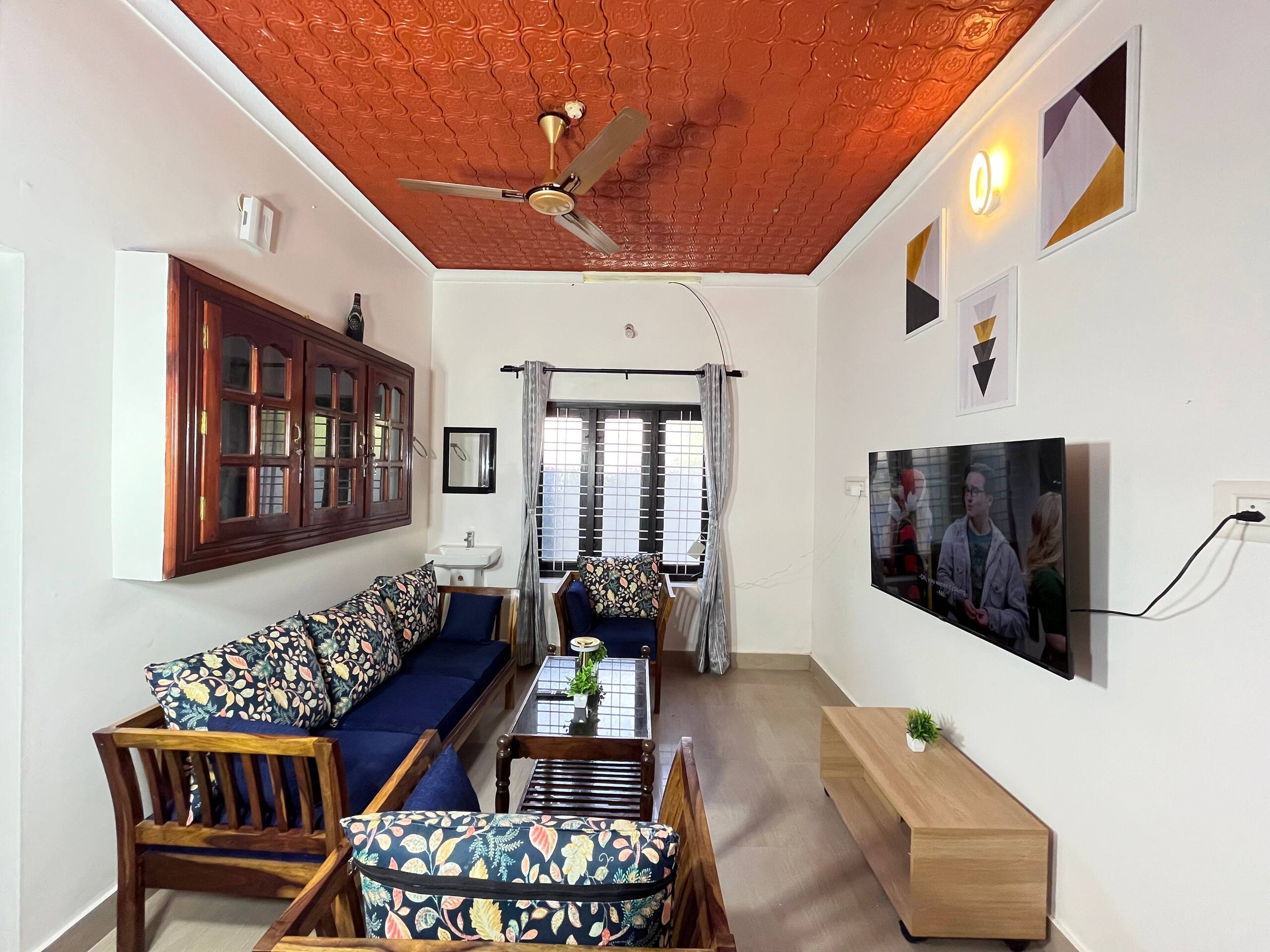VAR- Coastal Haus 5 Min to Beach, AC 4BHK-Foosball 11