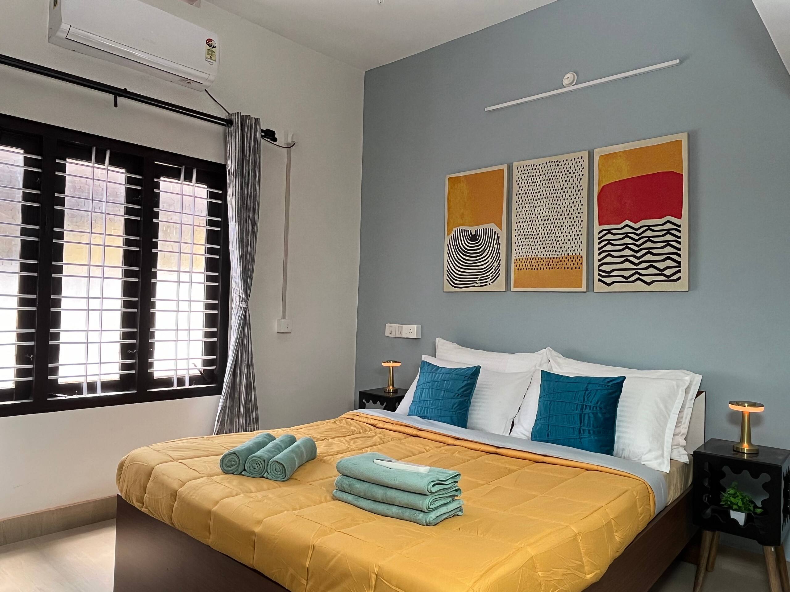VAR- Coastal Haus 5 Min to Beach, AC 4BHK-Foosball 14