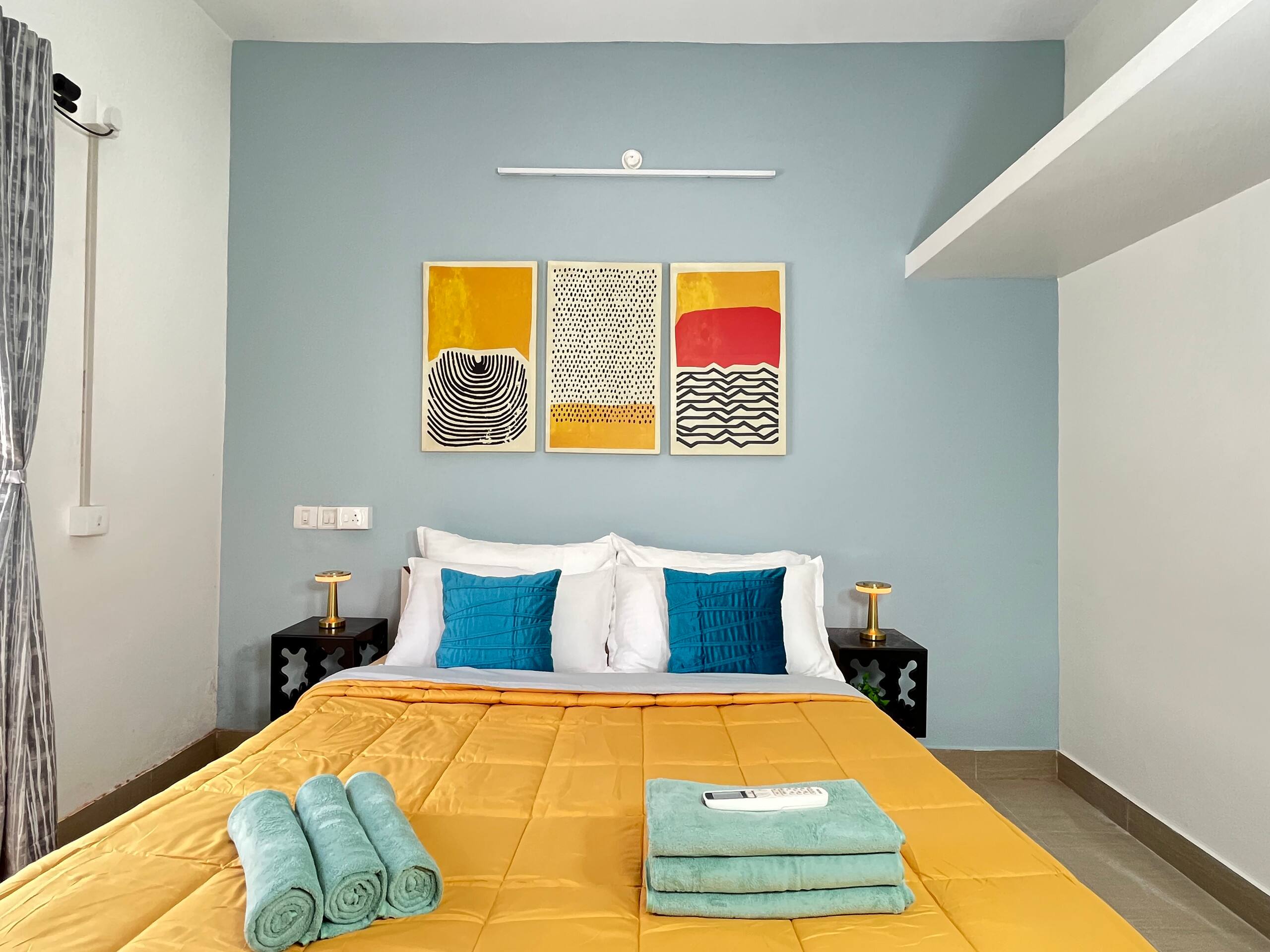 VAR- Coastal Haus 5 Min to Beach, AC 4BHK-Foosball 2