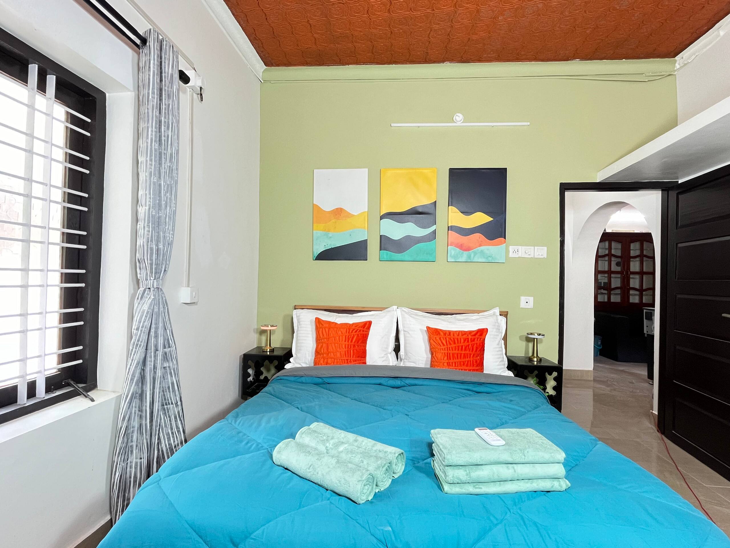 VAR- Coastal Haus 5 Min to Beach, AC 4BHK-Foosball 19