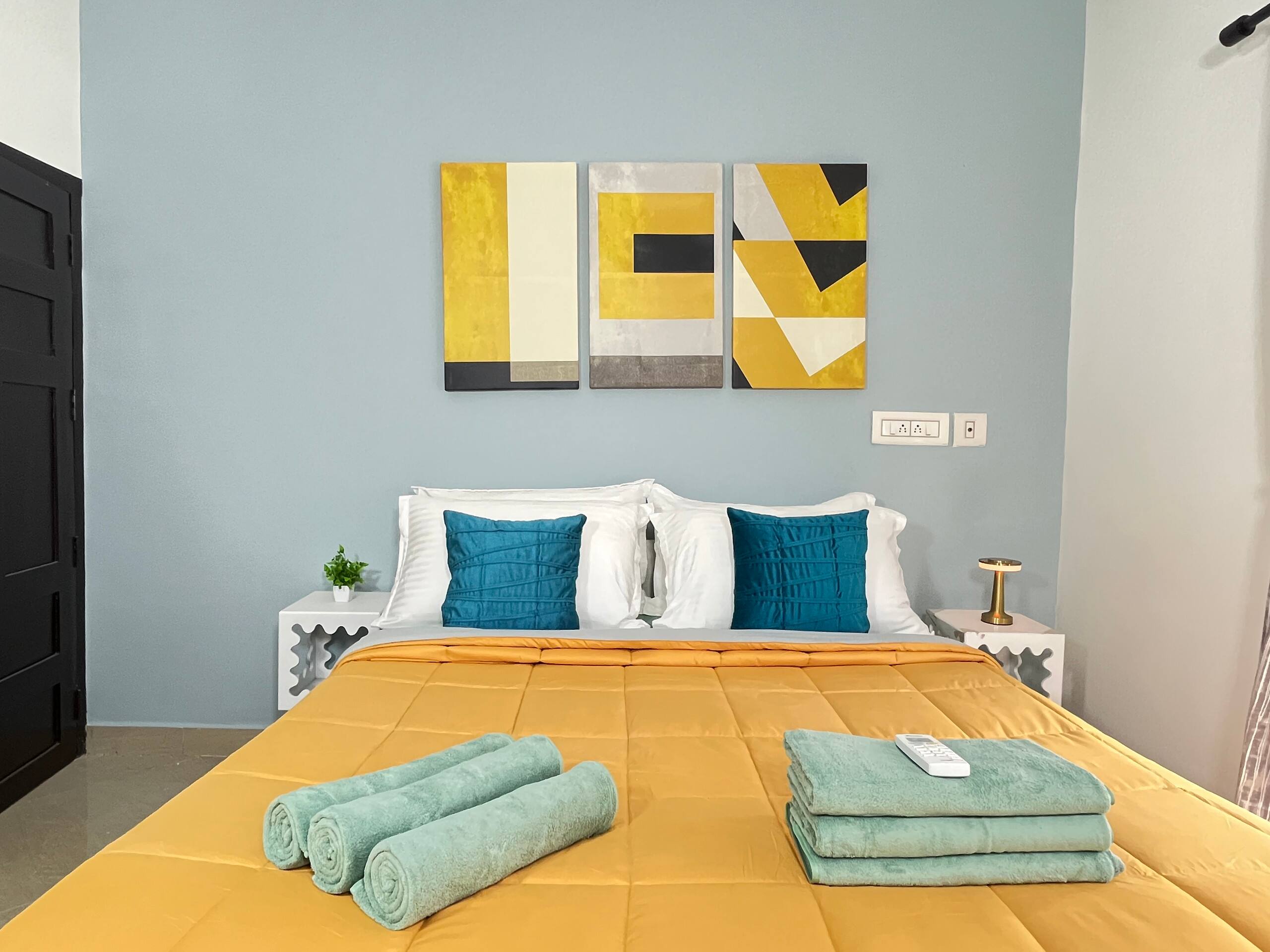 VAR- Coastal Haus 5 Min to Beach, AC 4BHK-Foosball 26