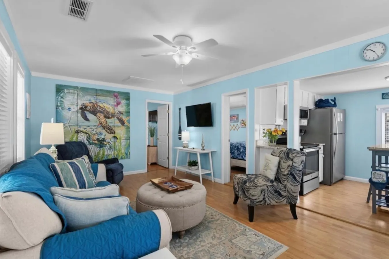 Cozy OL Retreat | Short Walk to Beach & Outdoor TV — photo 2