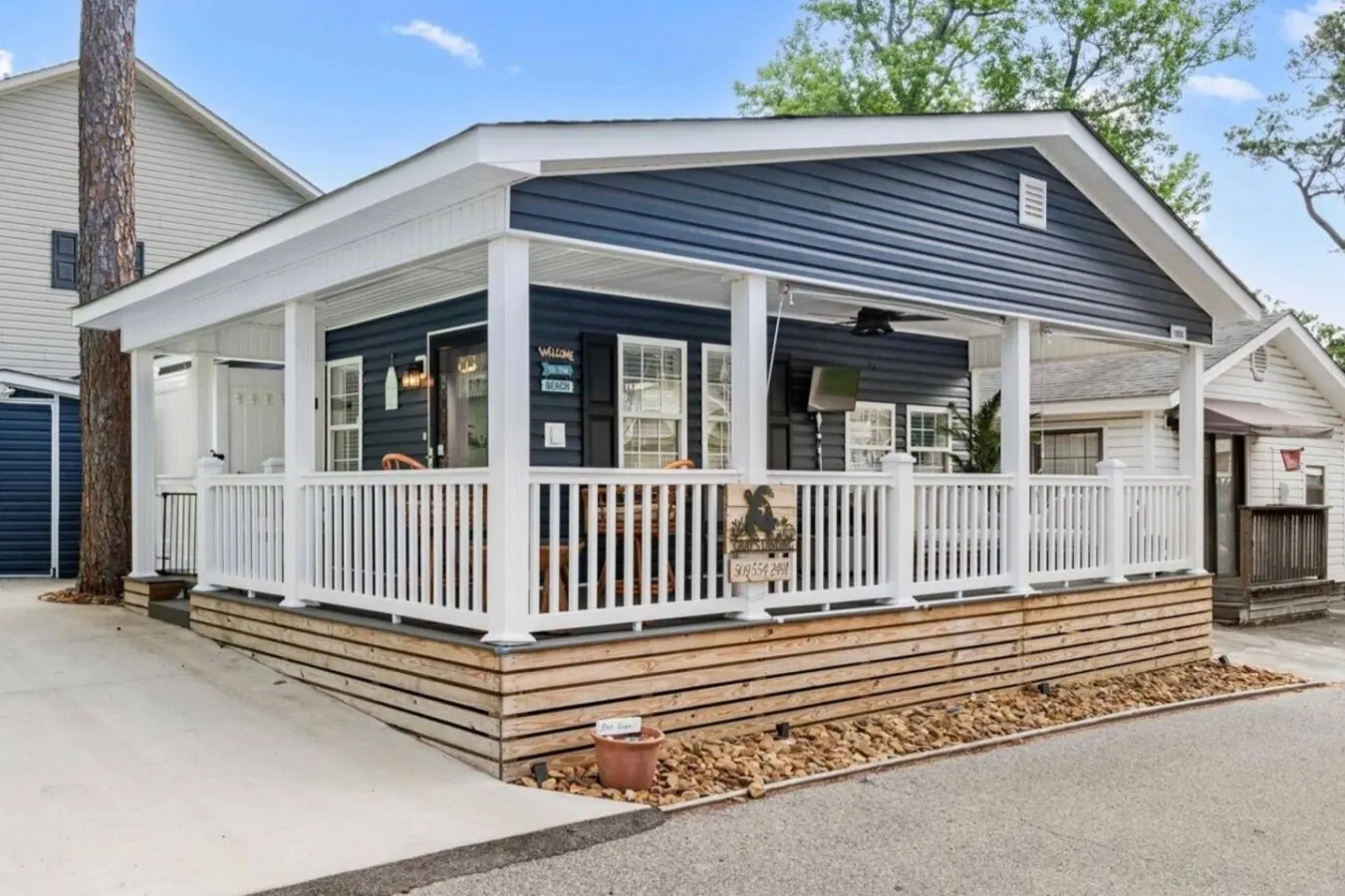 Cozy OL Retreat Short Walk to Beach & Outdoor TV 9
