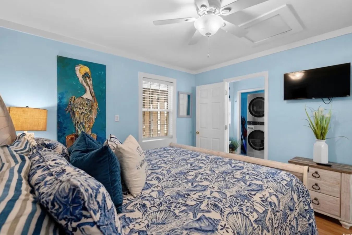 Cozy OL Retreat Short Walk to Beach & Outdoor TV 20