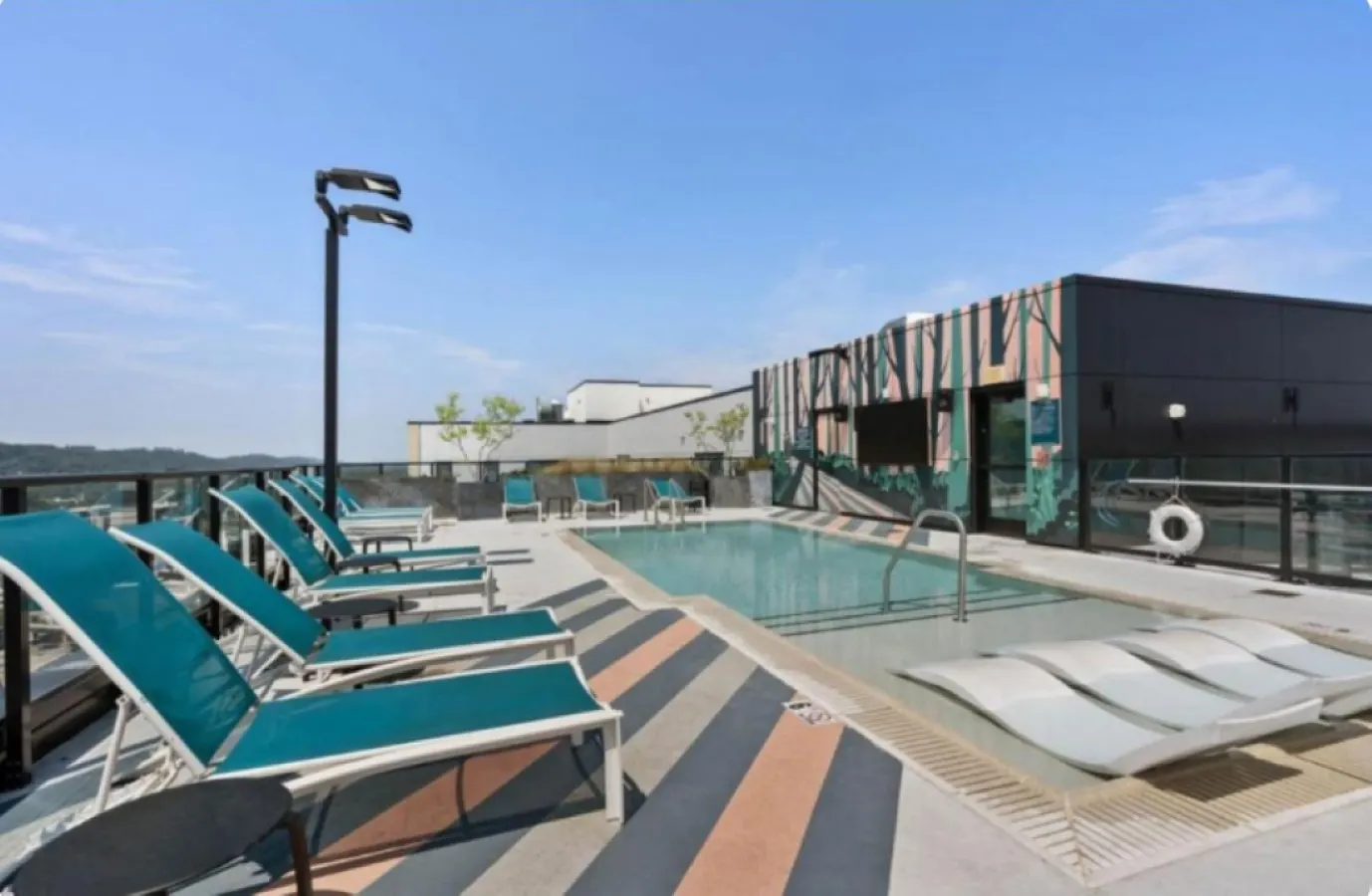 Stylish Studio Skyline Views + Pool 2