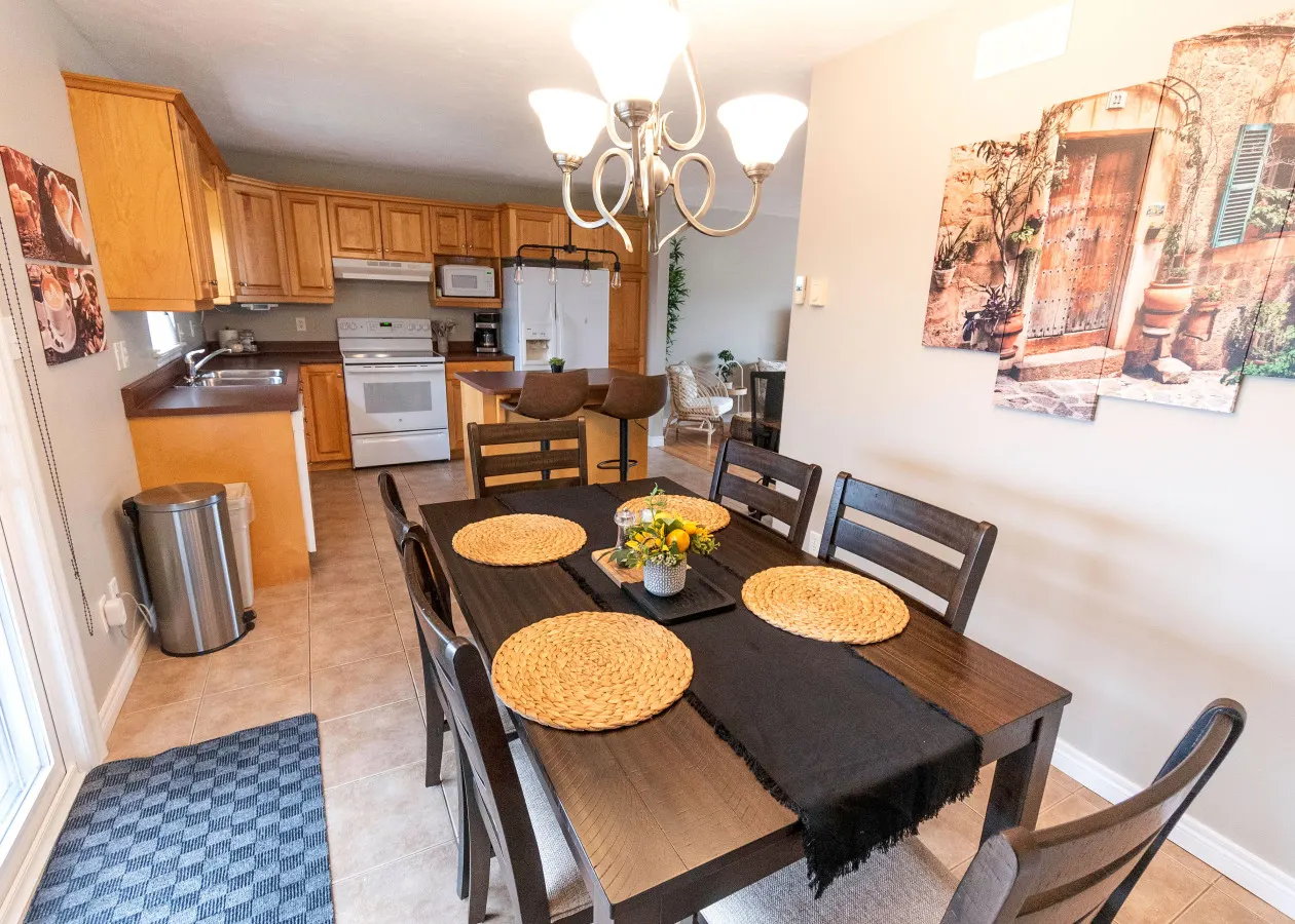 North End Moncton - Home 12