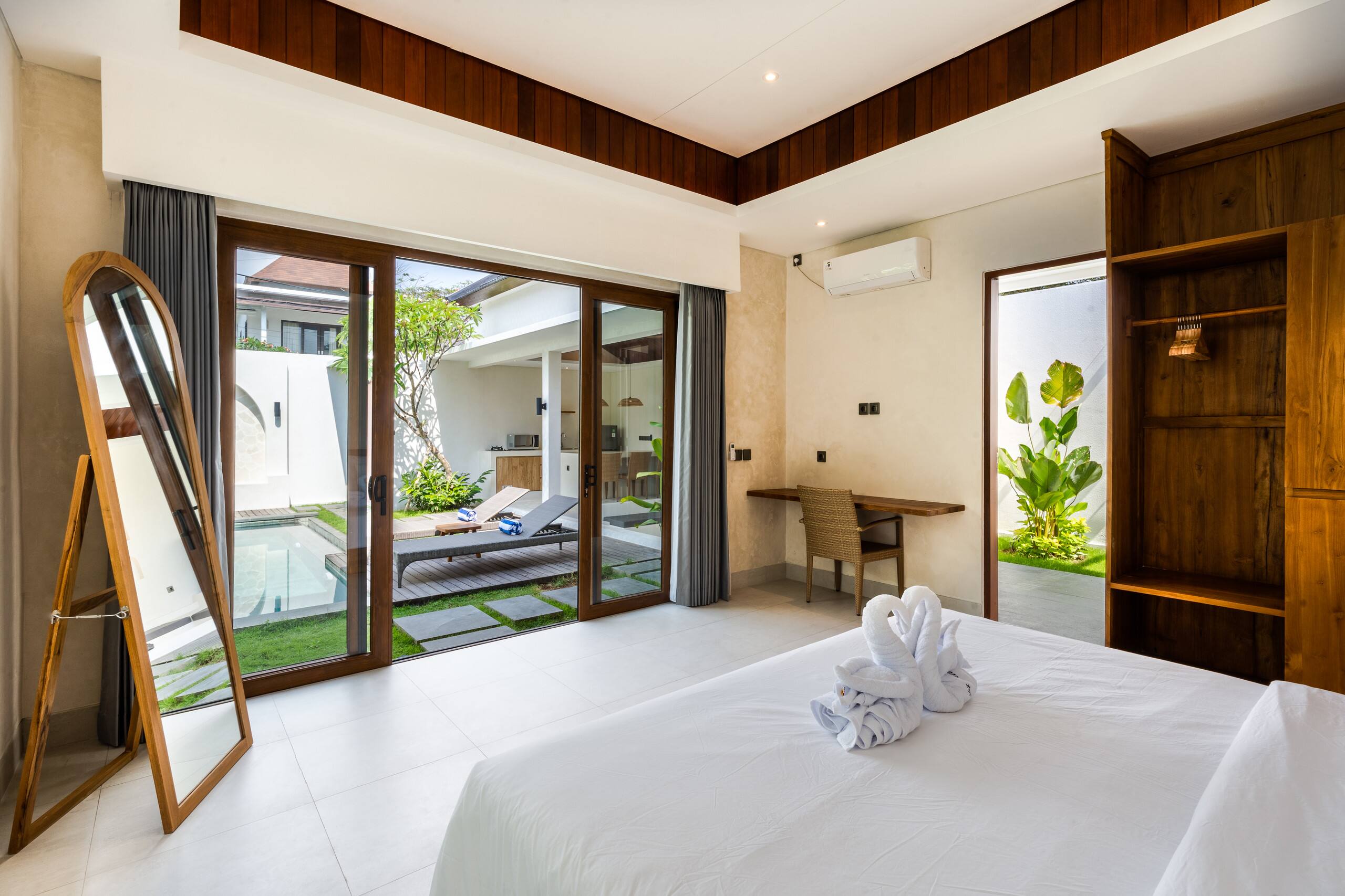 J4 Villas Sanur 1BR Open Living Room with Pool — photo 4