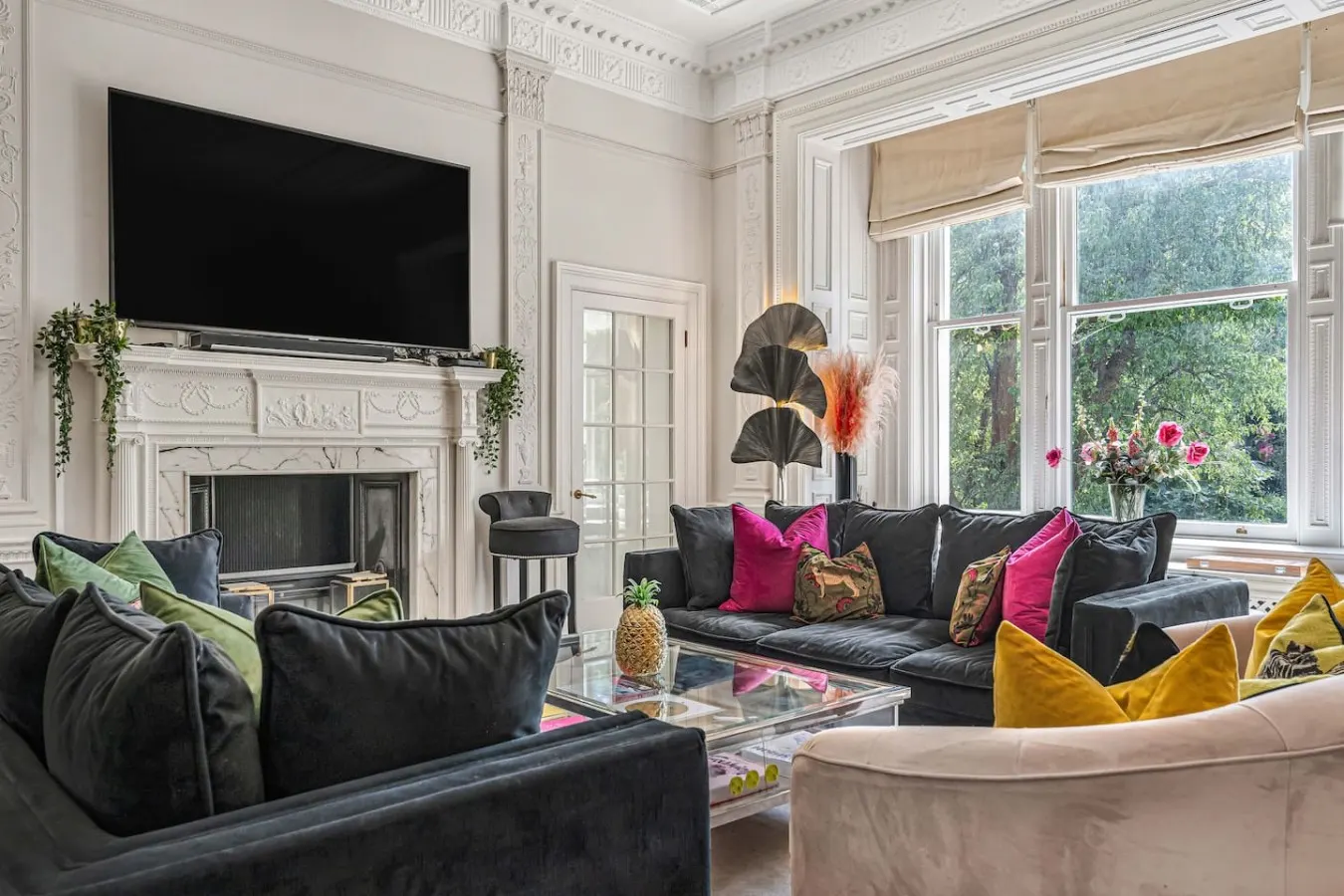 Luxury Holland Park 3-Bed with Private Balcony 10
