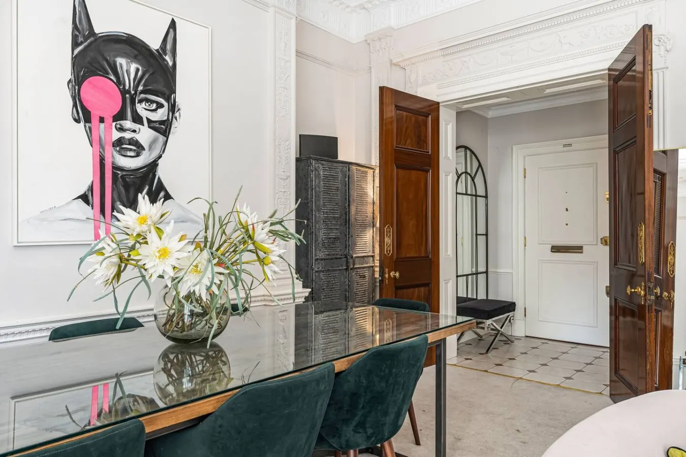 Luxury Holland Park 3-Bed with Private Balcony 12