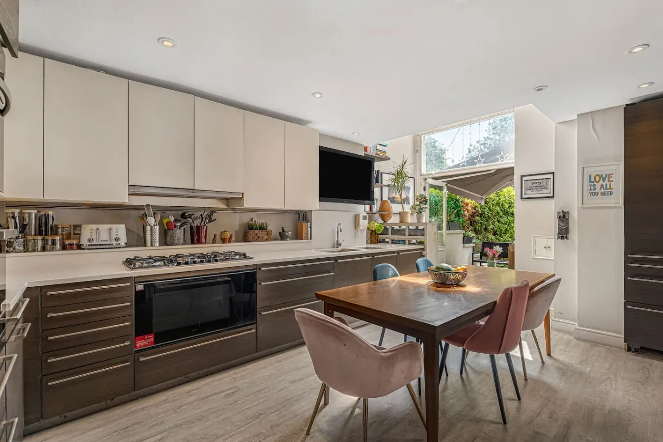 Luxury Holland Park 3-Bed with Private Balcony 13