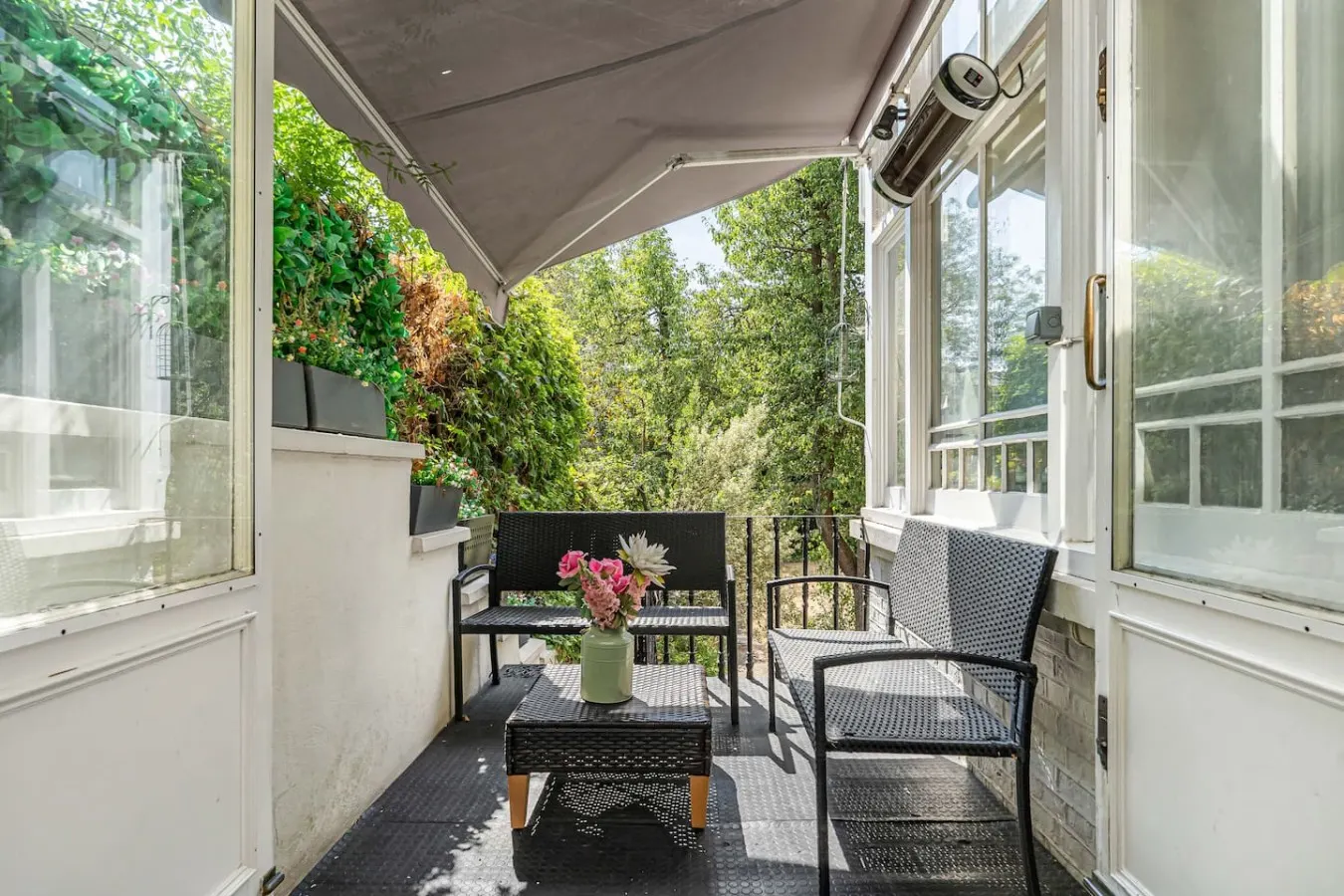 Luxury Holland Park 3-Bed with Private Balcony 15
