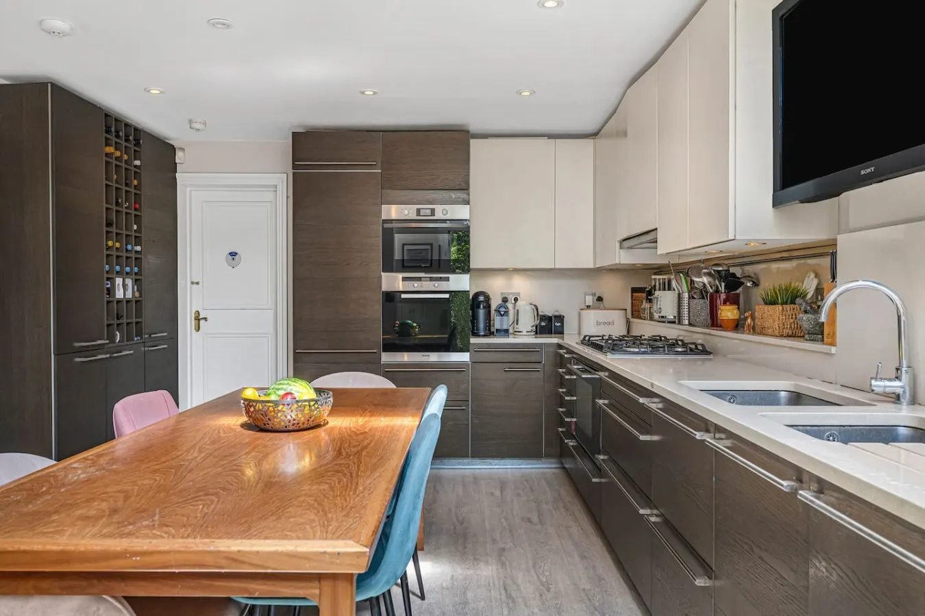 Luxury Holland Park 3-Bed with Private Balcony 17