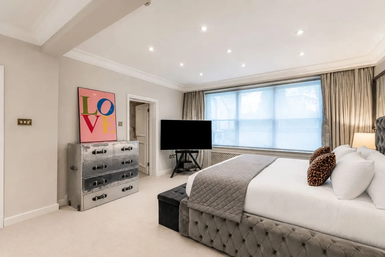 Luxury Holland Park 3-Bed with Private Balcony 20