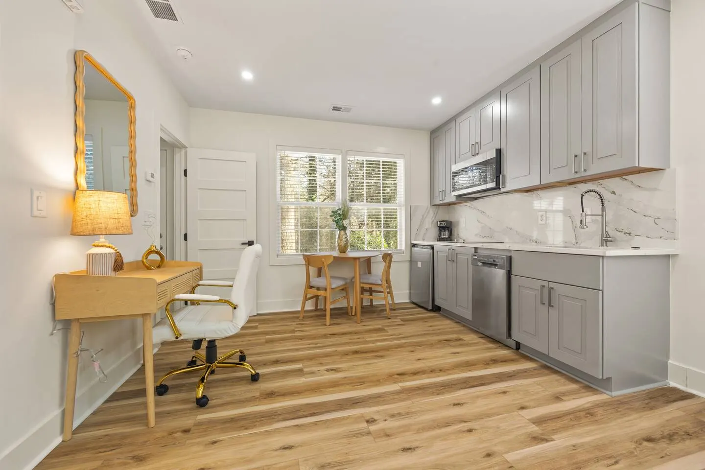 Cozy Studio Near the Beltline 17