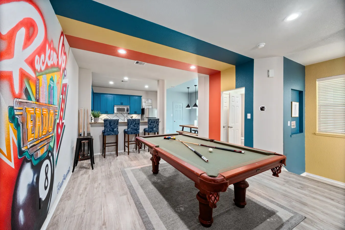 EaDo Houston 3BR Townhome Pool Table, Walk to Stadiums, Sleeps 10 12