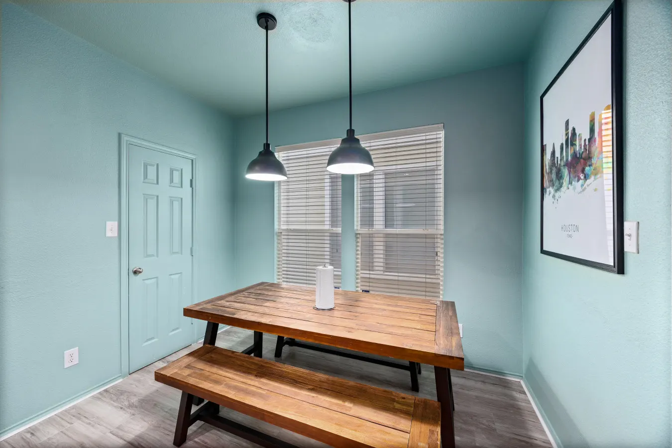 EaDo Houston 3BR Townhome Pool Table, Walk to Stadiums, Sleeps 10 16