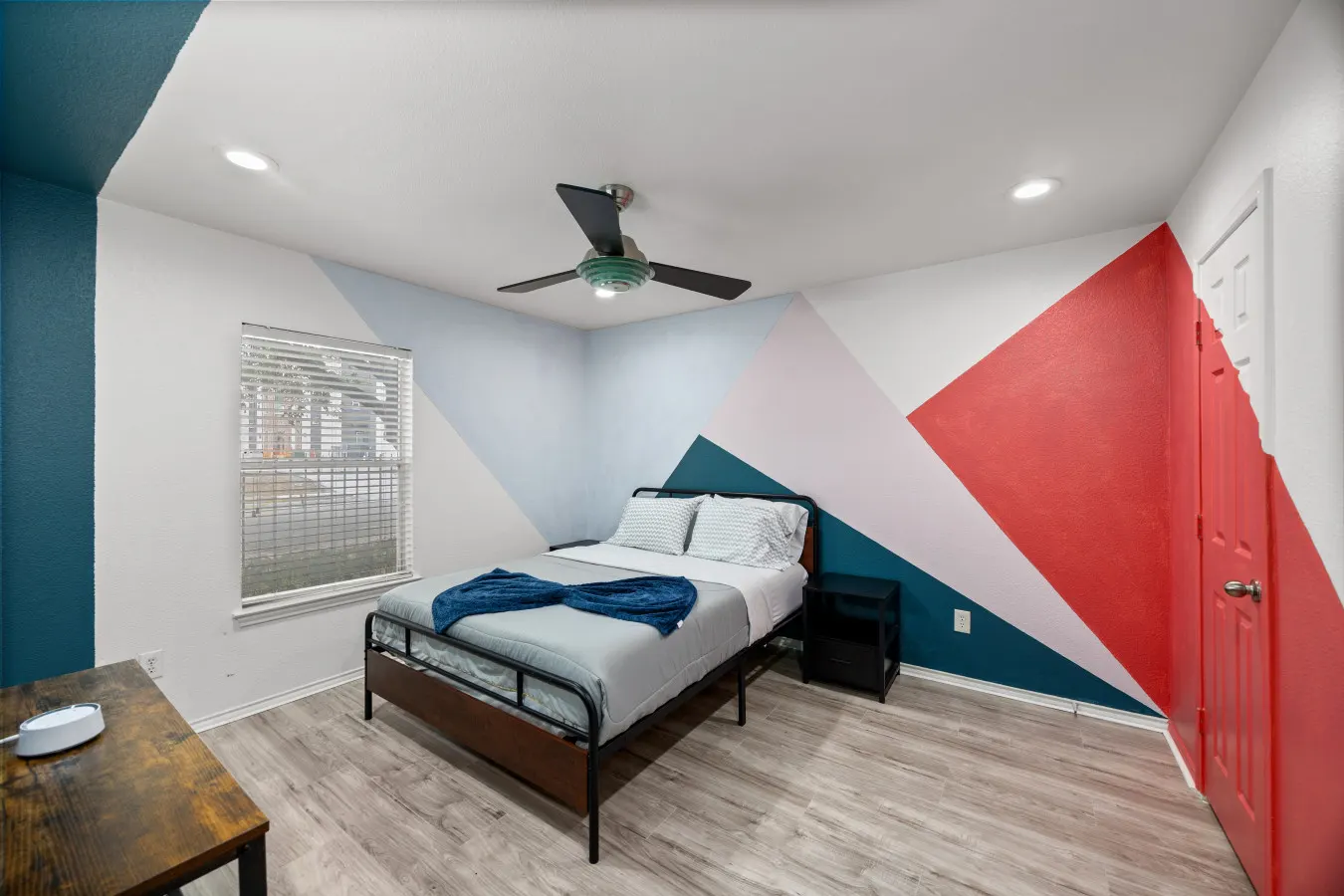 EaDo Houston 3BR Townhome Pool Table, Walk to Stadiums, Sleeps 10 8