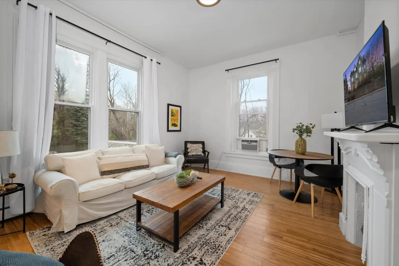 Cozy 1BR Near Zoo, UC, Hospitals 1