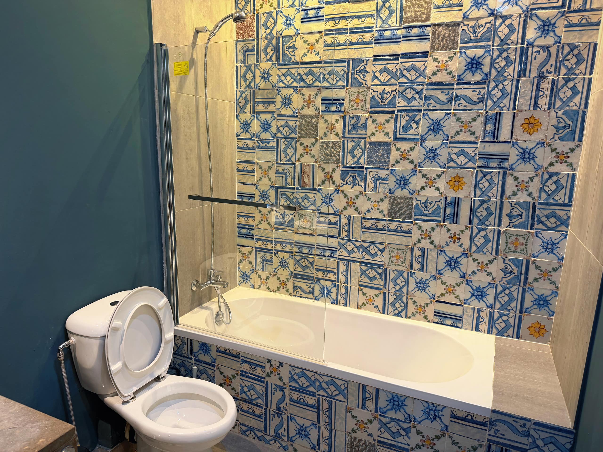 Stylish Lisbon Home in Estrela 17