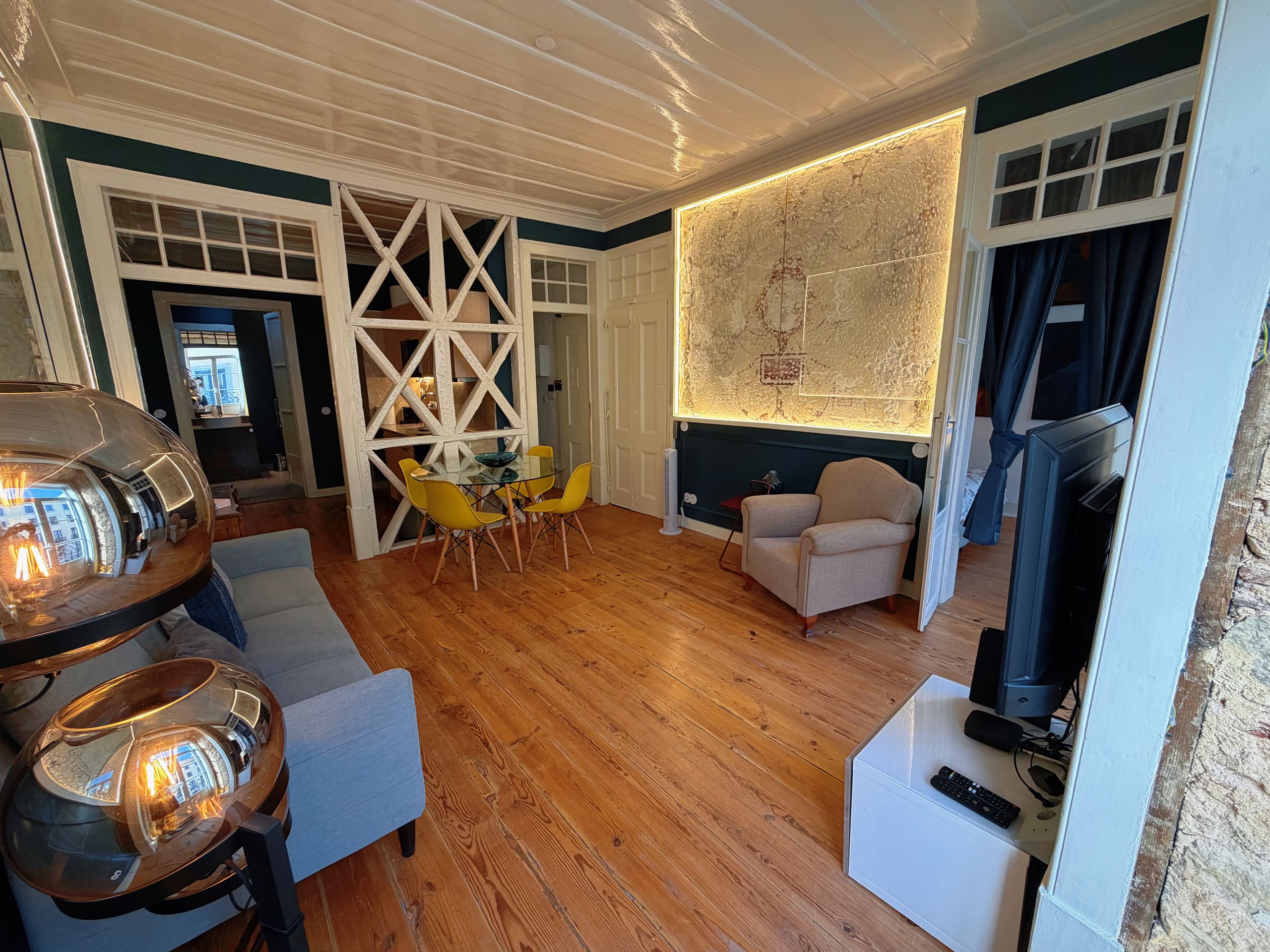 Stylish Lisbon Home in Estrela 11