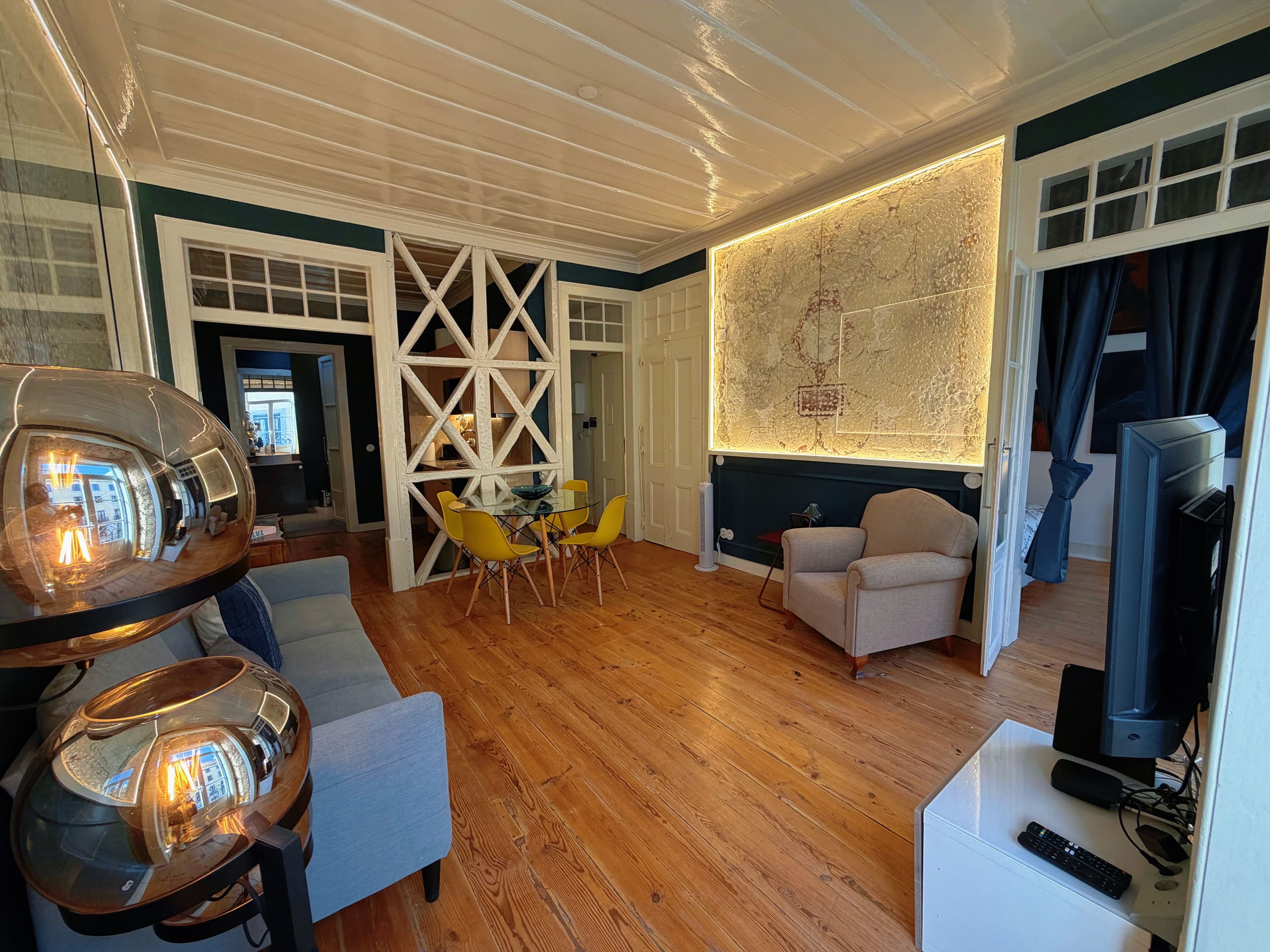Stylish Lisbon Home in Estrela 10