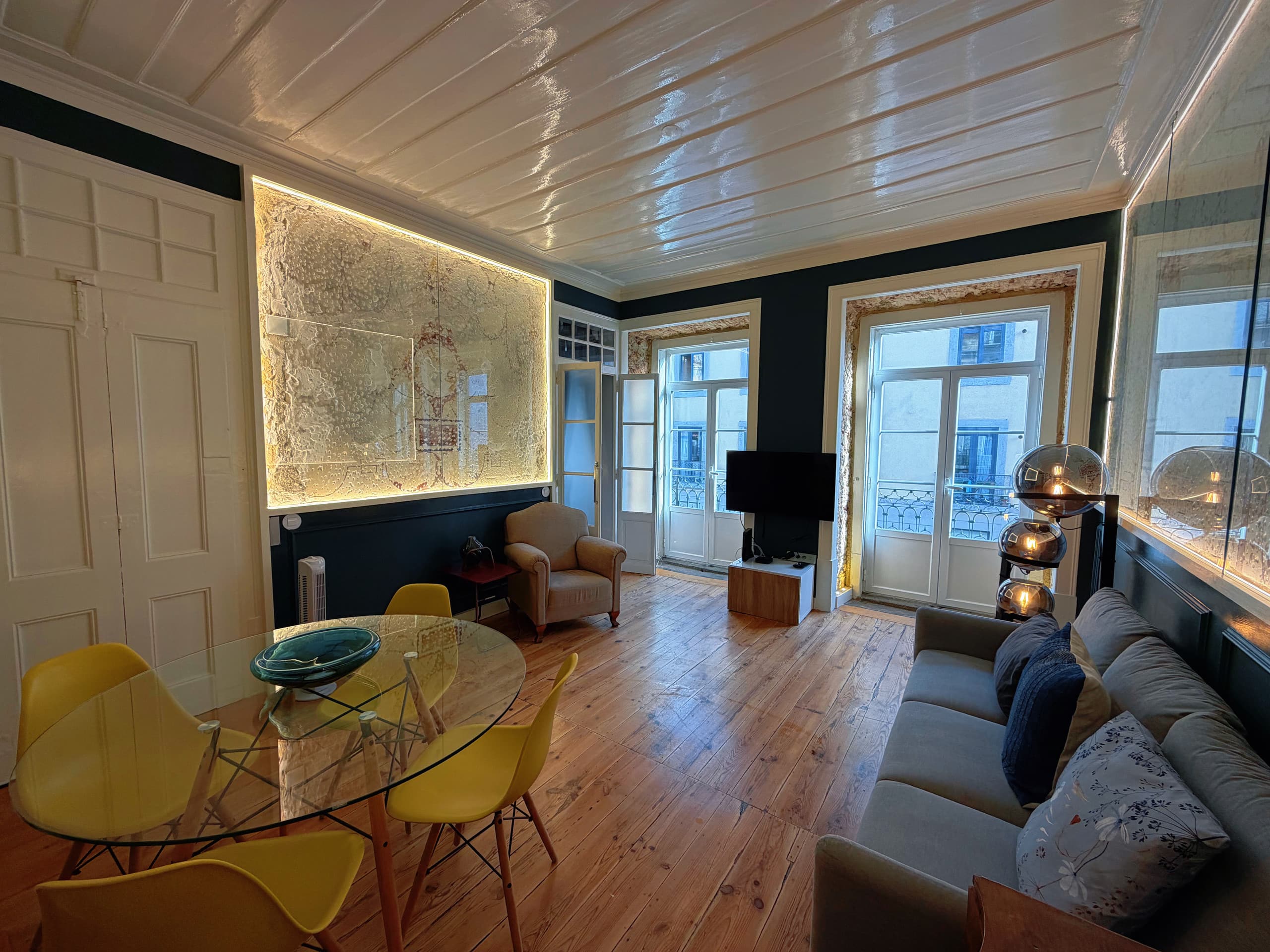 Stylish Lisbon Home in Estrela 8