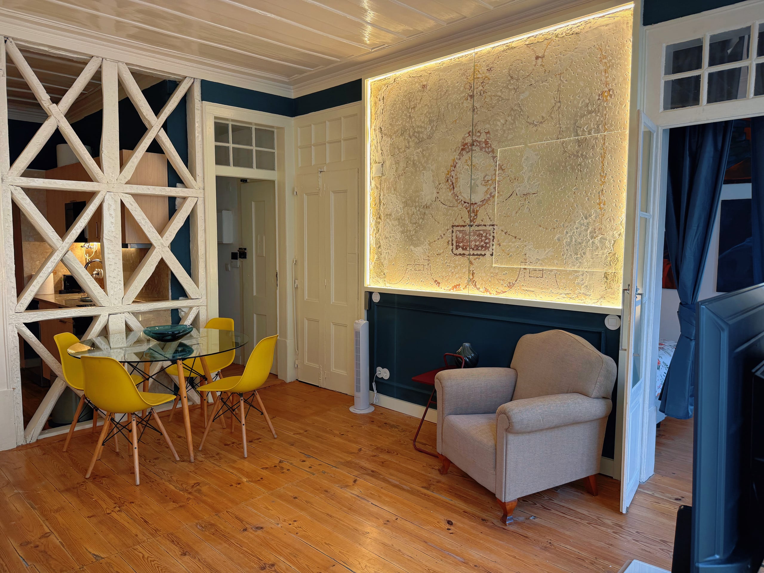 Stylish Lisbon Home in Estrela 21