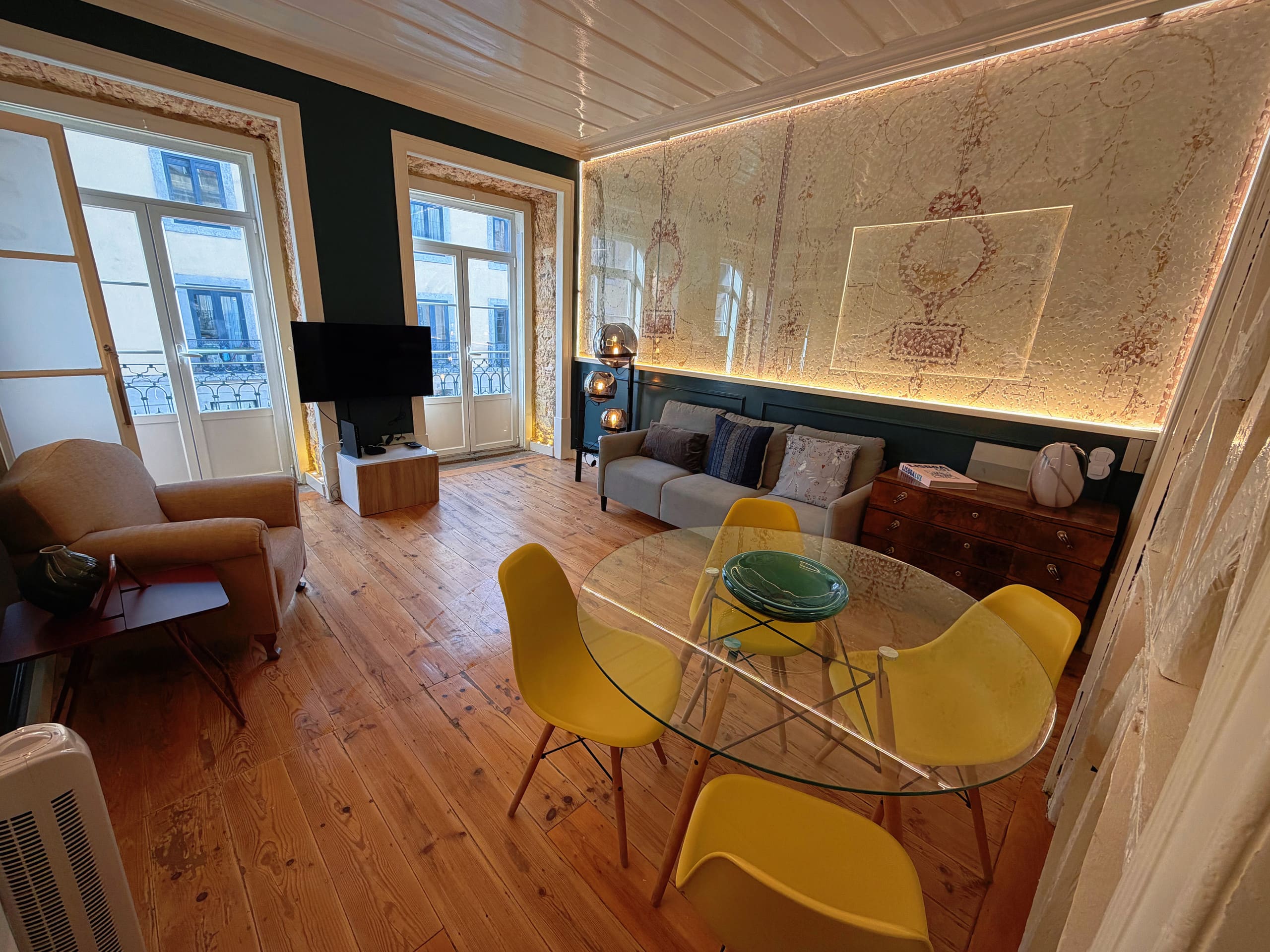 Stylish Lisbon Home in Estrela 1