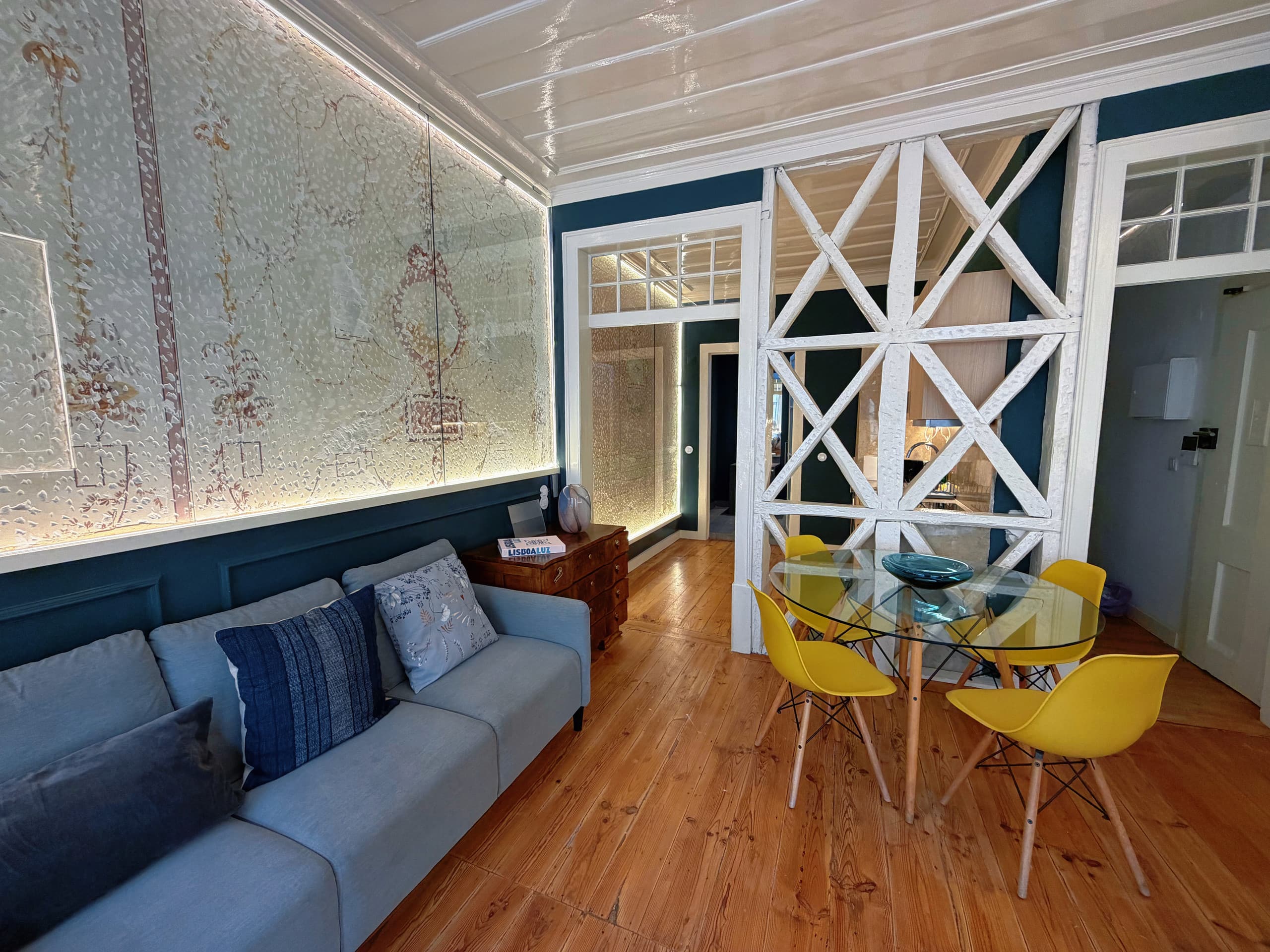 Stylish Lisbon Home in Estrela 12