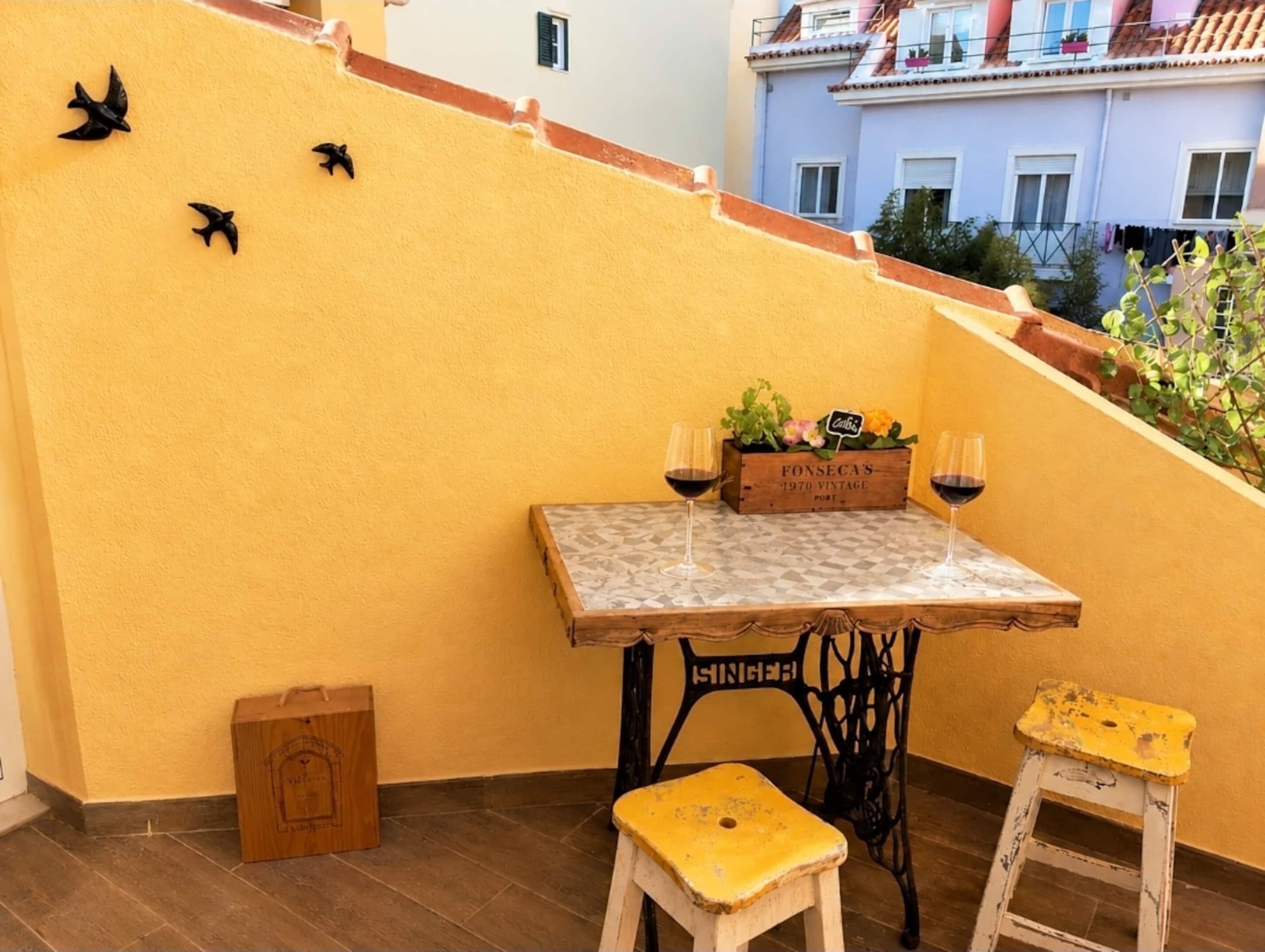 Amazing flat with Private Terrace in Lisbon 25