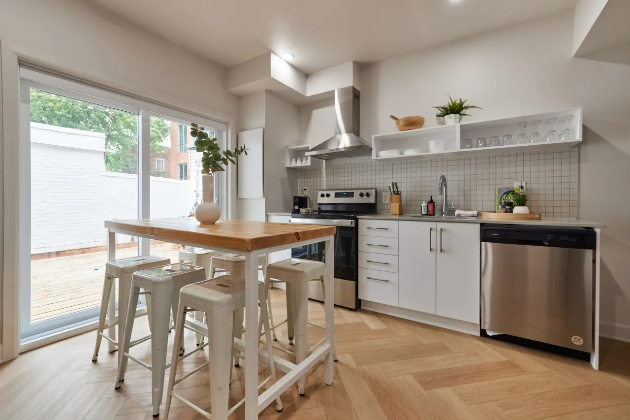 Spacious 2 bedroom apartment in Le Plateau by Denstays - Unit 422 5