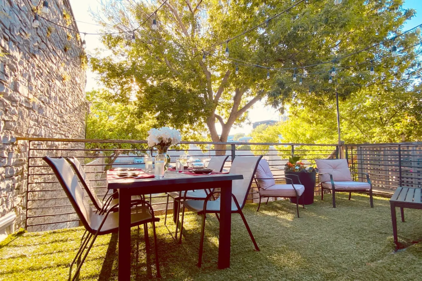 Spacious Historic Downtown Stableman's House Loft