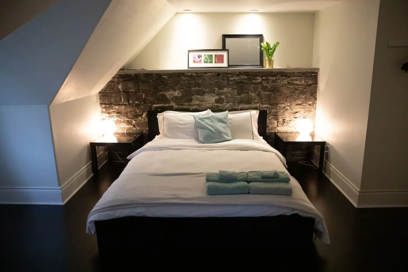 Spacious Historic Downtown Stableman's House Loft 2