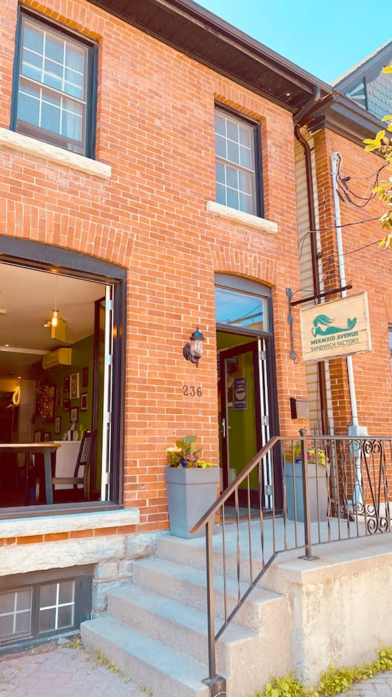 Spacious Historic Downtown Stableman's House Loft 9