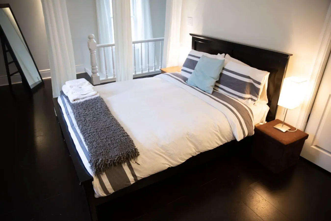 Spacious Historic Downtown Stableman's House Loft 17