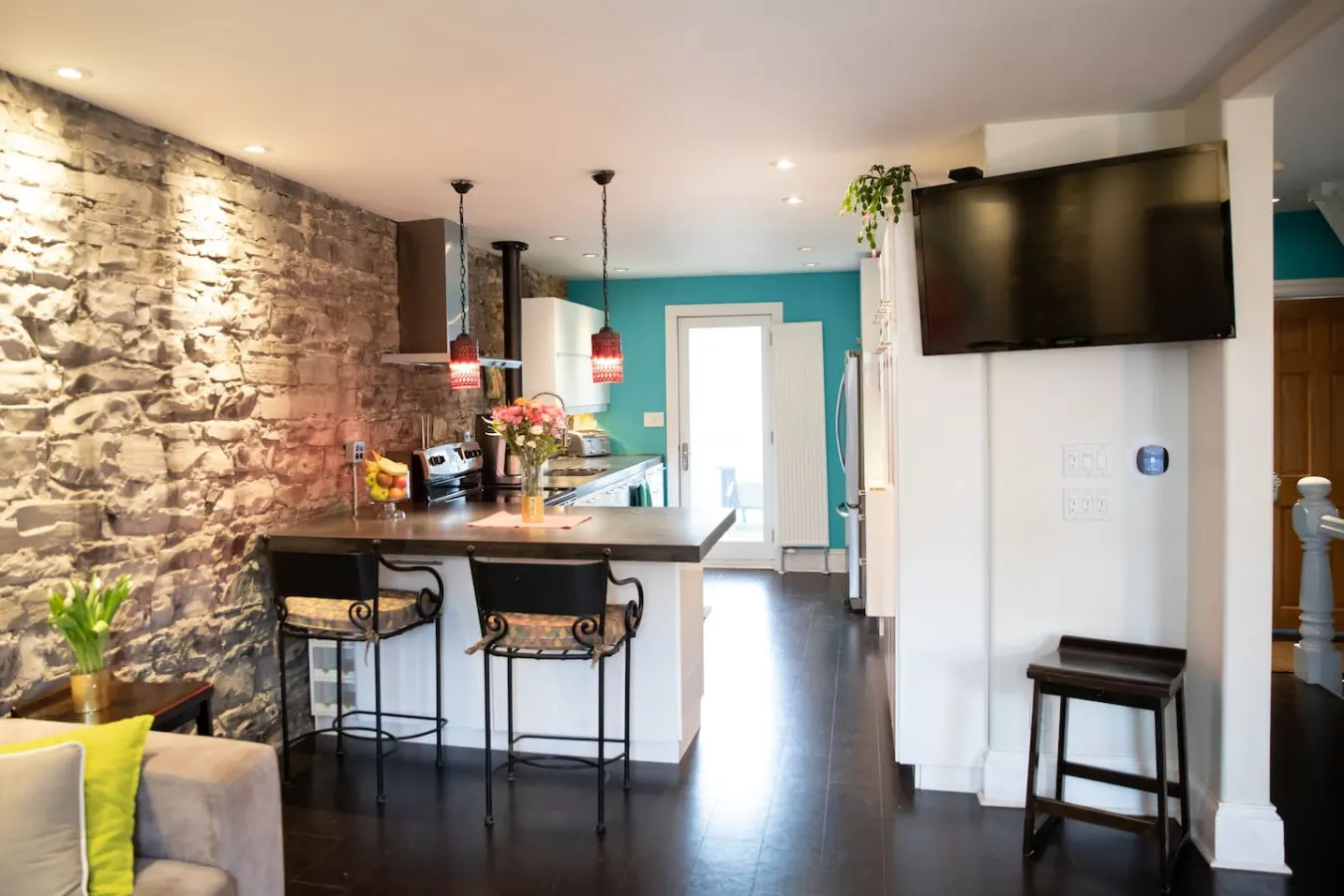 Spacious Historic Downtown Stableman's House Loft 7