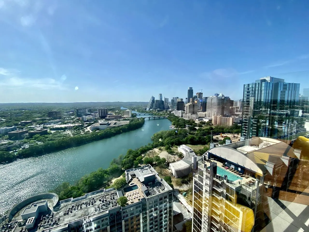 Luxury Condo Walk to Rainey St & Lake, Pool & Gym 9