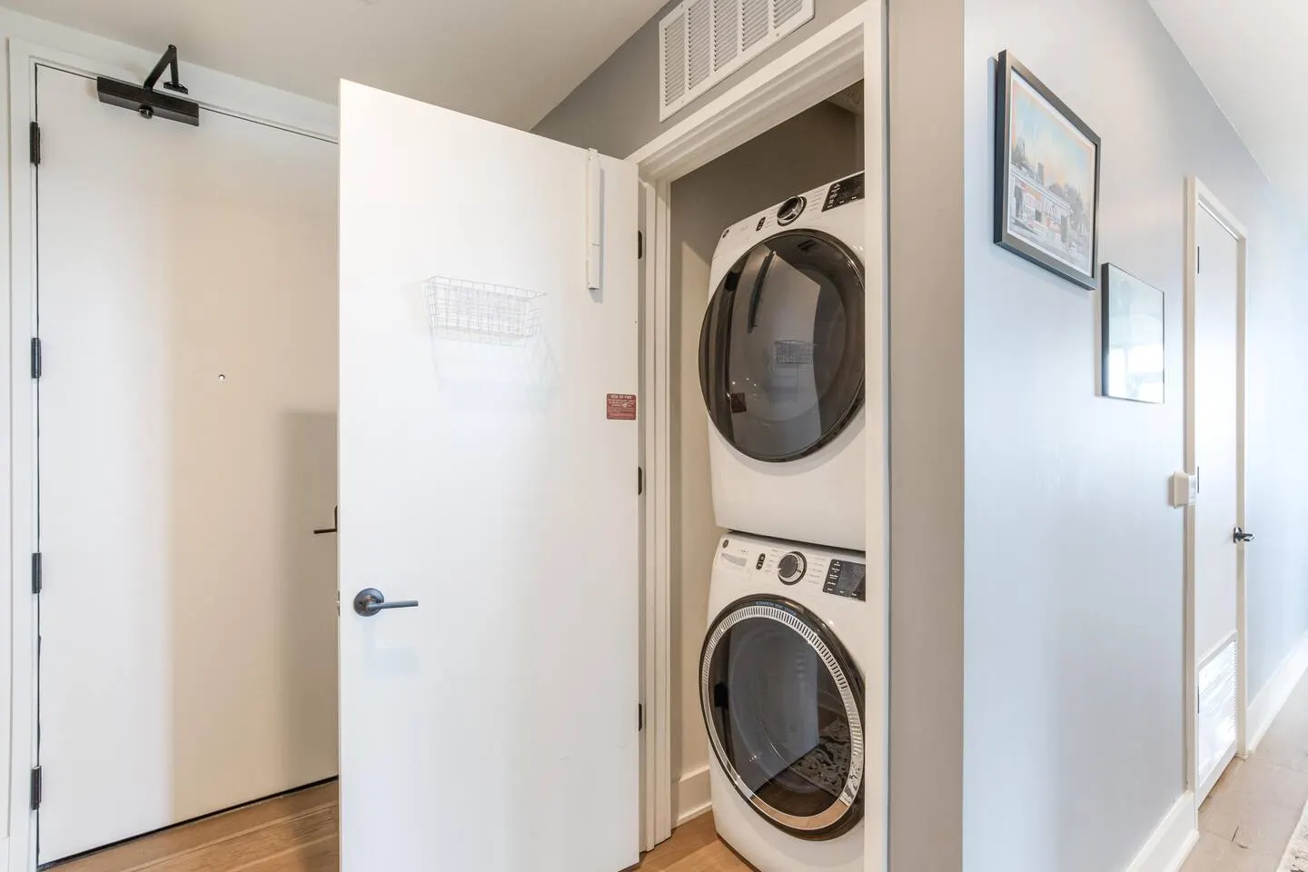 Luxury Condo Walk to Rainey St & Lake, Pool & Gym 13