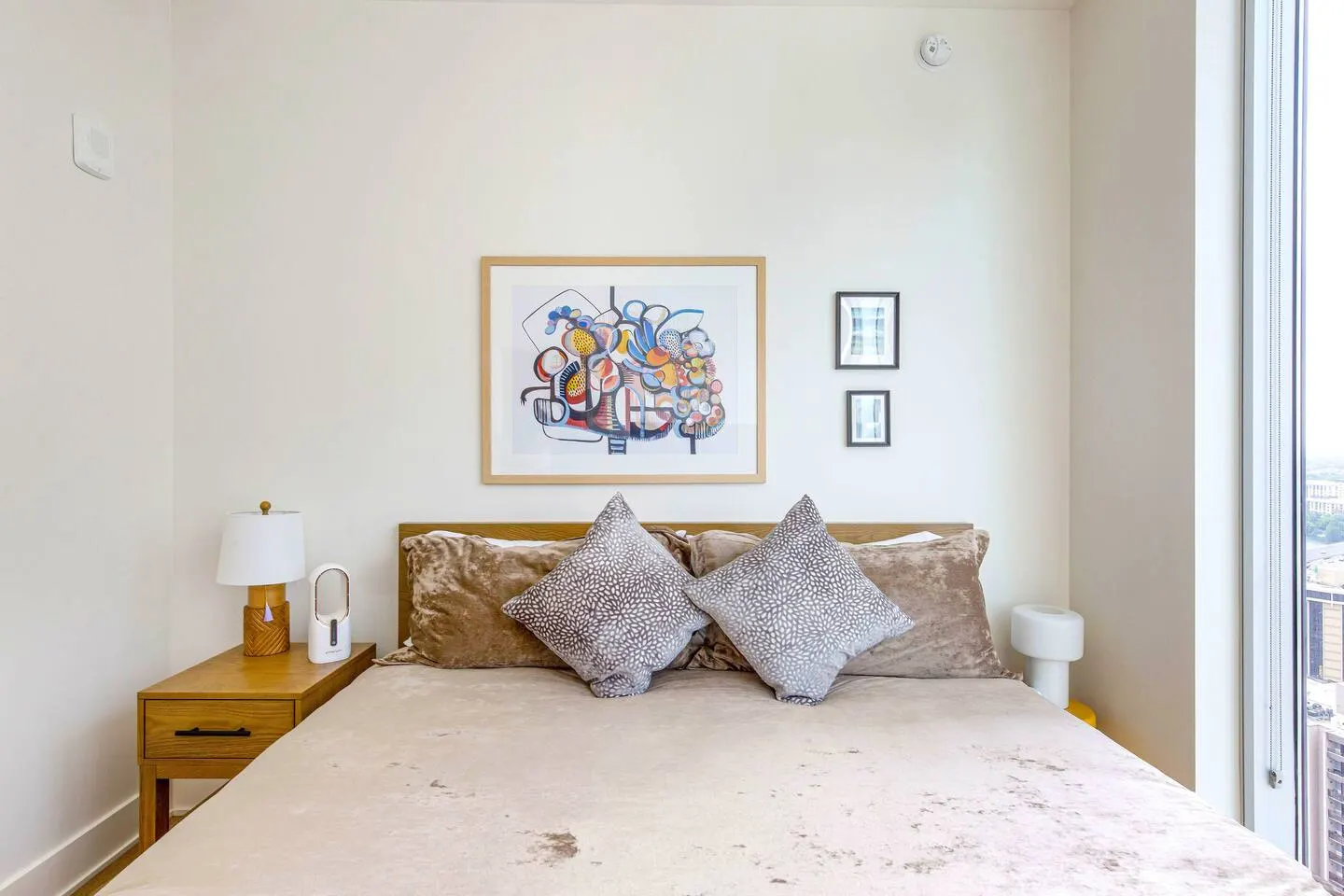 Luxury Condo Walk to Rainey St & Lake, Pool & Gym 18