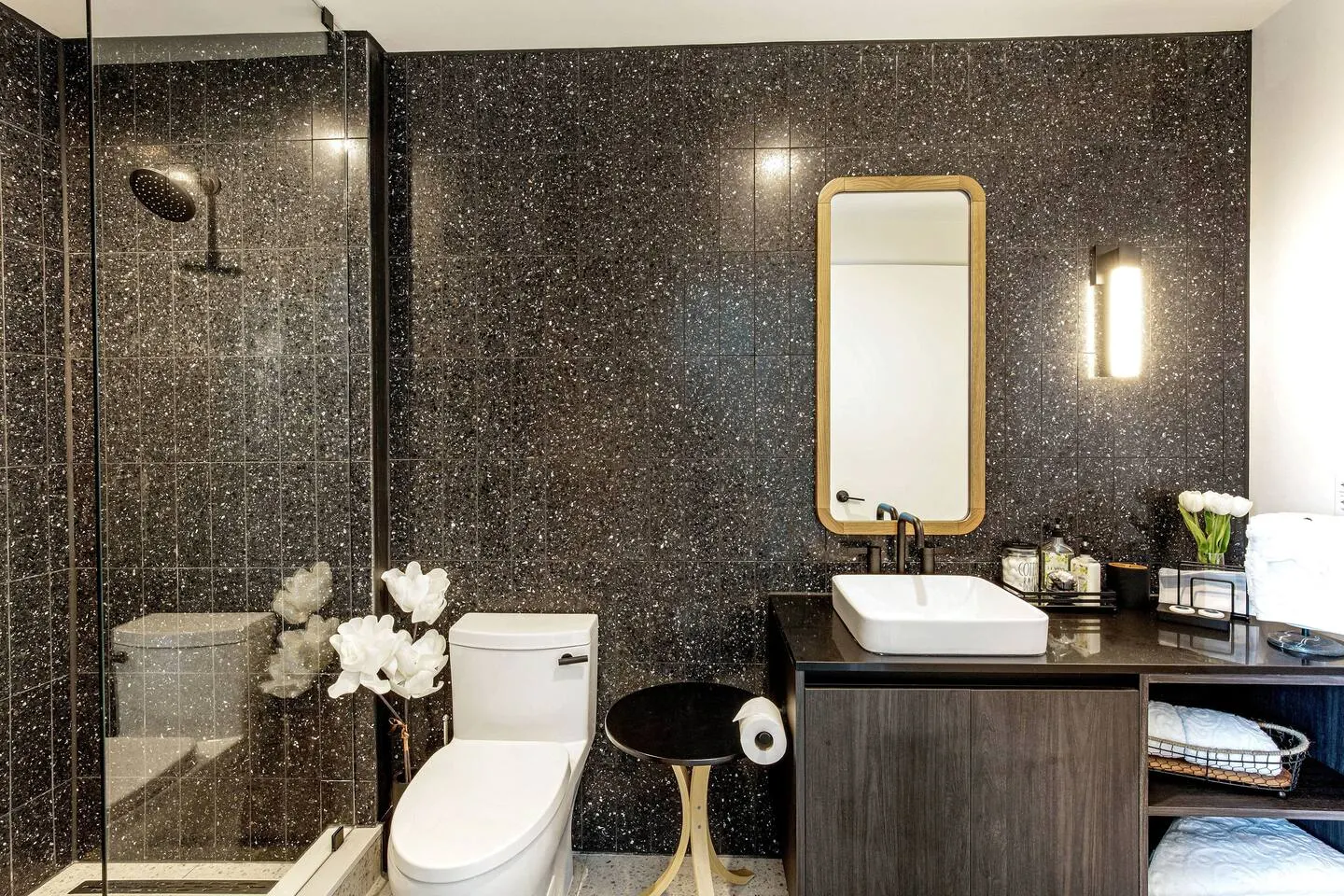 Luxury Condo Walk to Rainey St & Lake, Pool & Gym 19