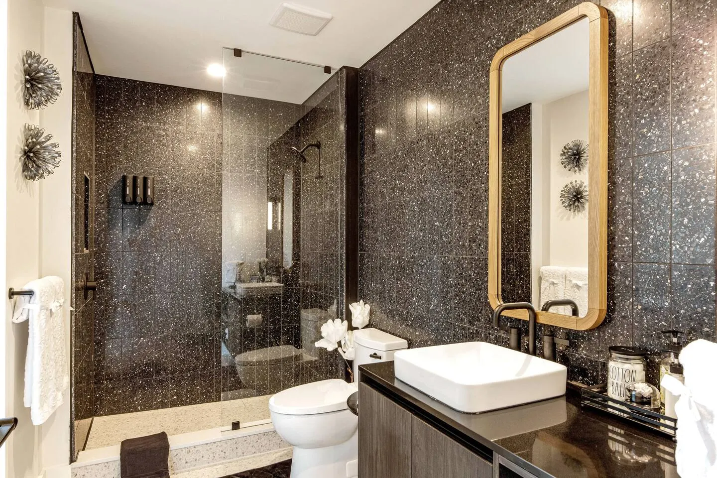Luxury Condo Walk to Rainey St & Lake, Pool & Gym 20