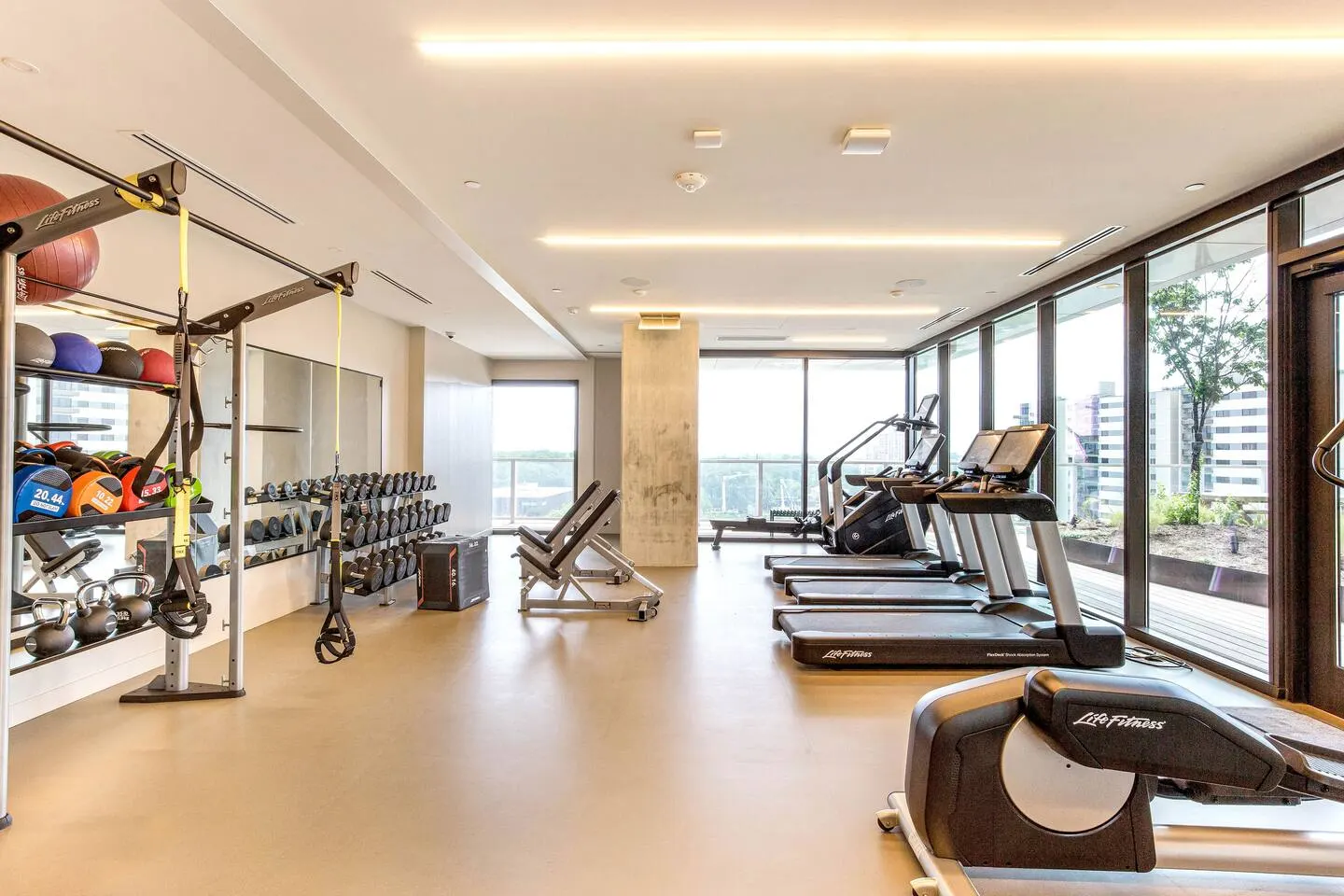 Luxury Condo Walk to Rainey St & Lake, Pool & Gym — photo 4