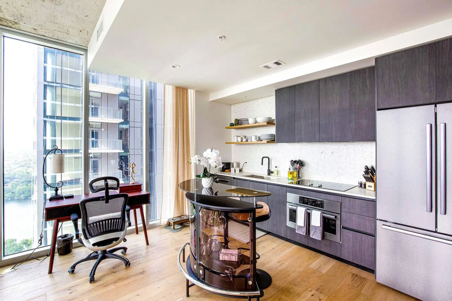 Luxury Condo Walk to Rainey St & Lake, Pool & Gym 7