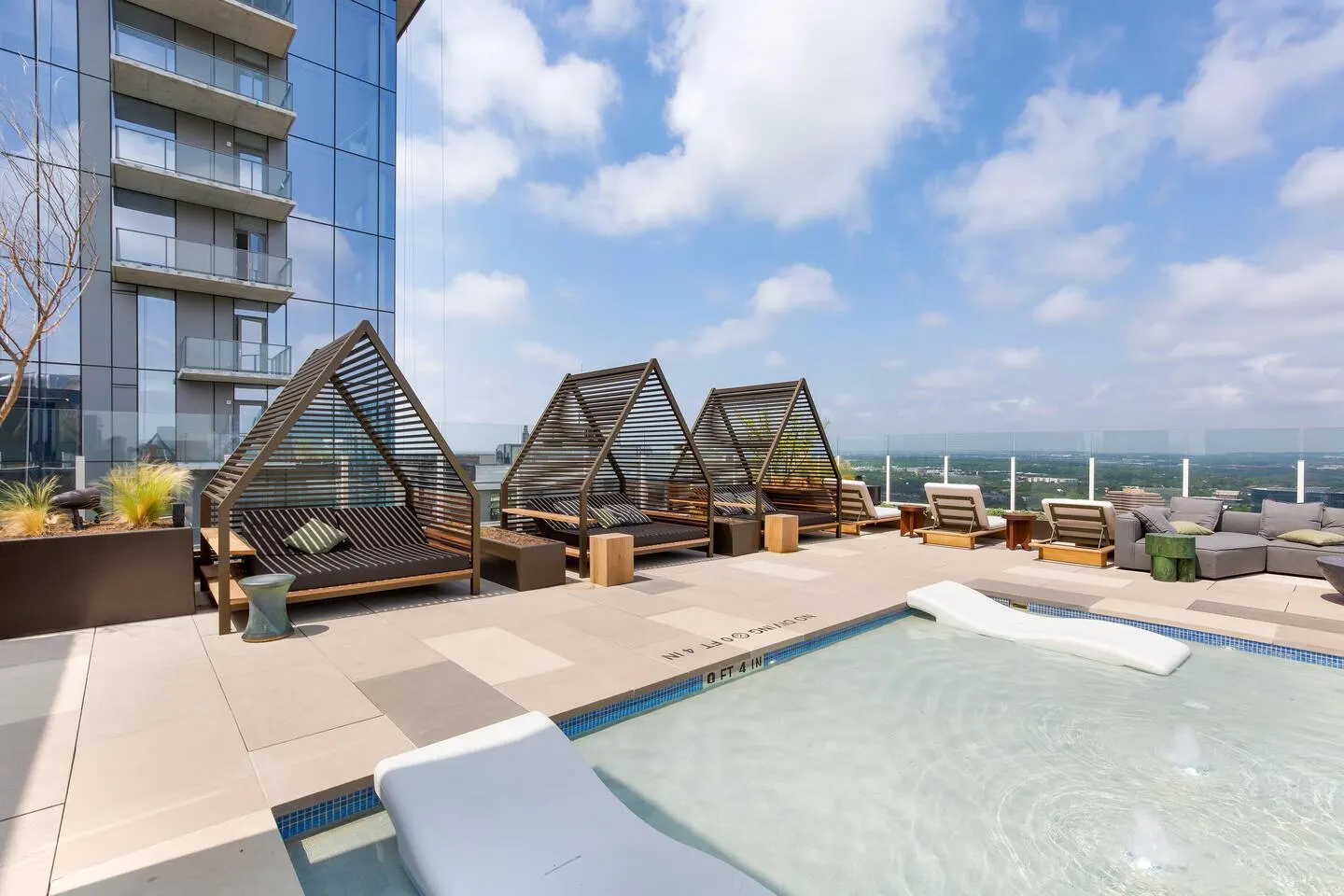 Luxury Condo Walk to Rainey St & Lake, Pool & Gym 8