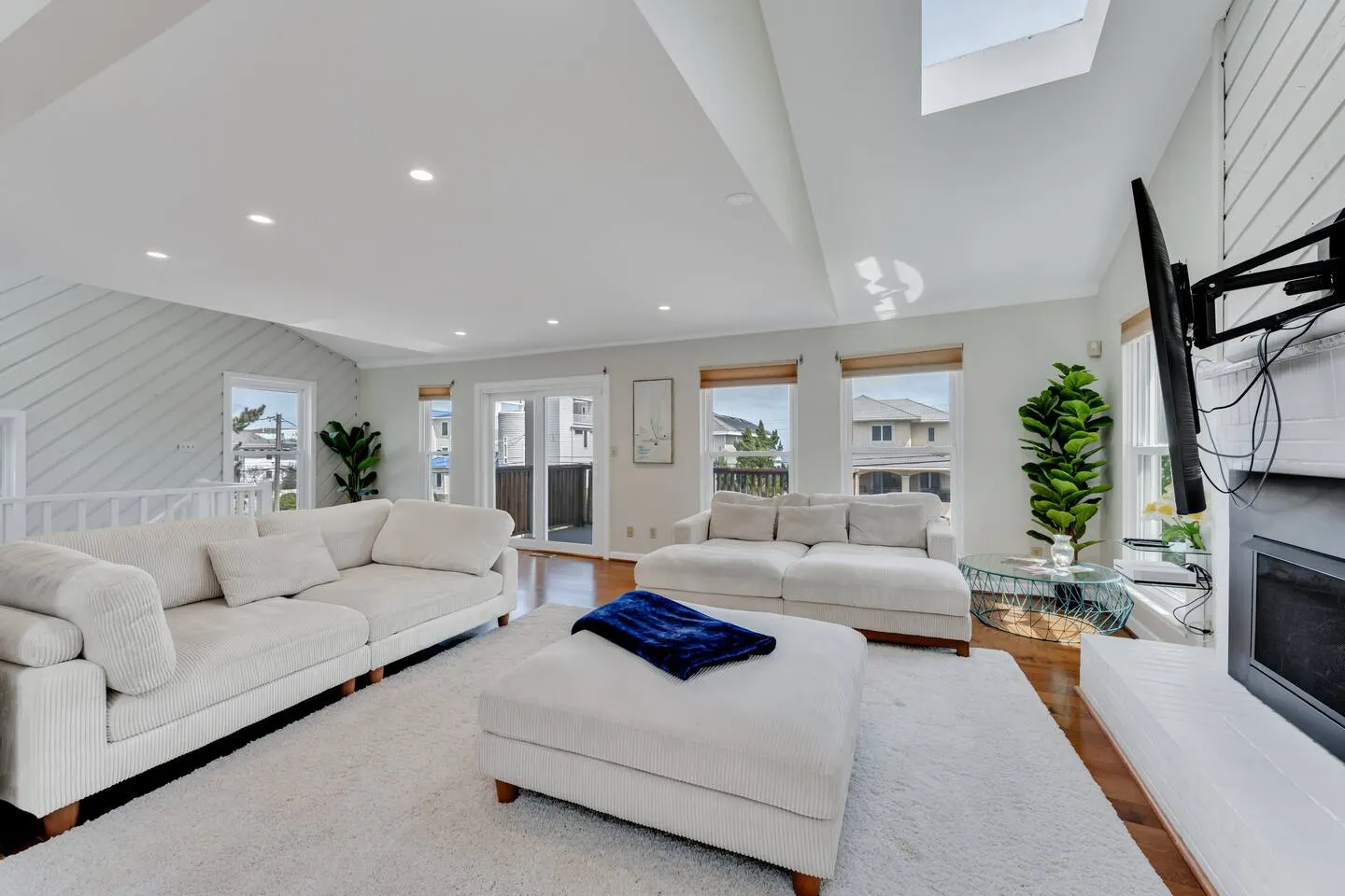 Croatan Beach Spacious 4BR Home with Views — photo 3