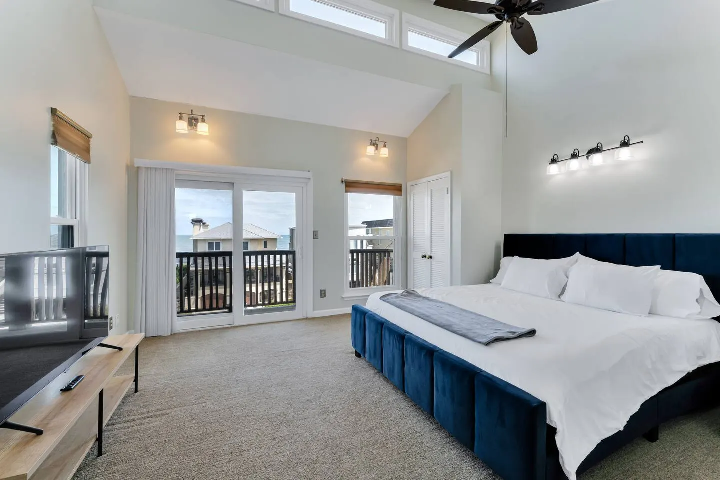 Croatan Beach Spacious 4BR Home with Views — photo 5