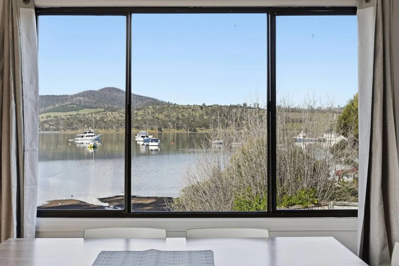 Dunalley Waterfront Escape 13